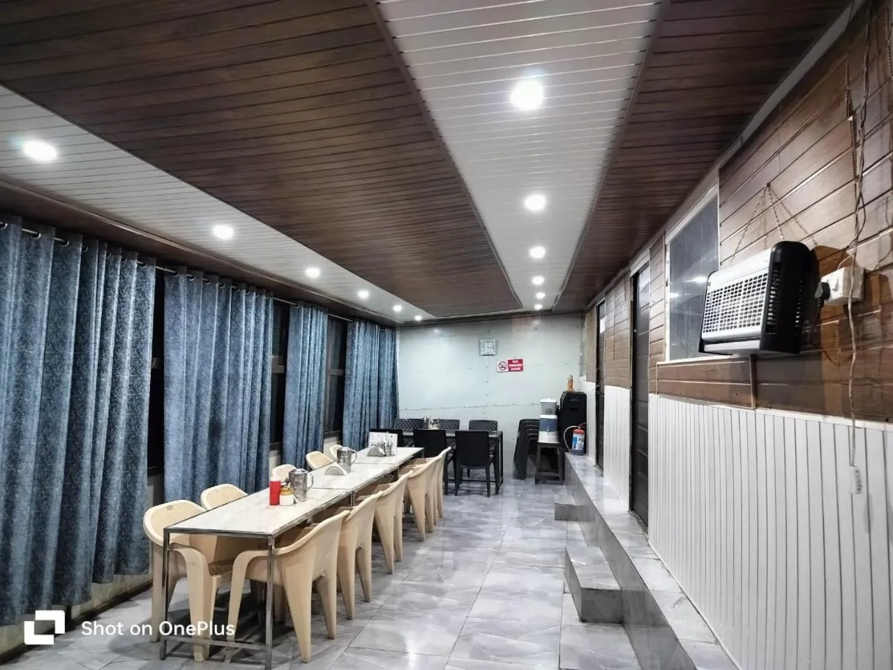 Restaurant/places to eat in Silver Dew Resorts and Restaurant