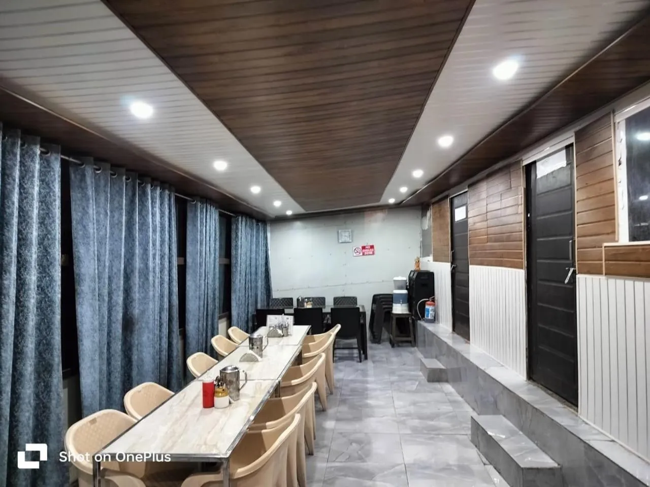 Restaurant/places to eat in Silver Dew Resorts and Restaurant