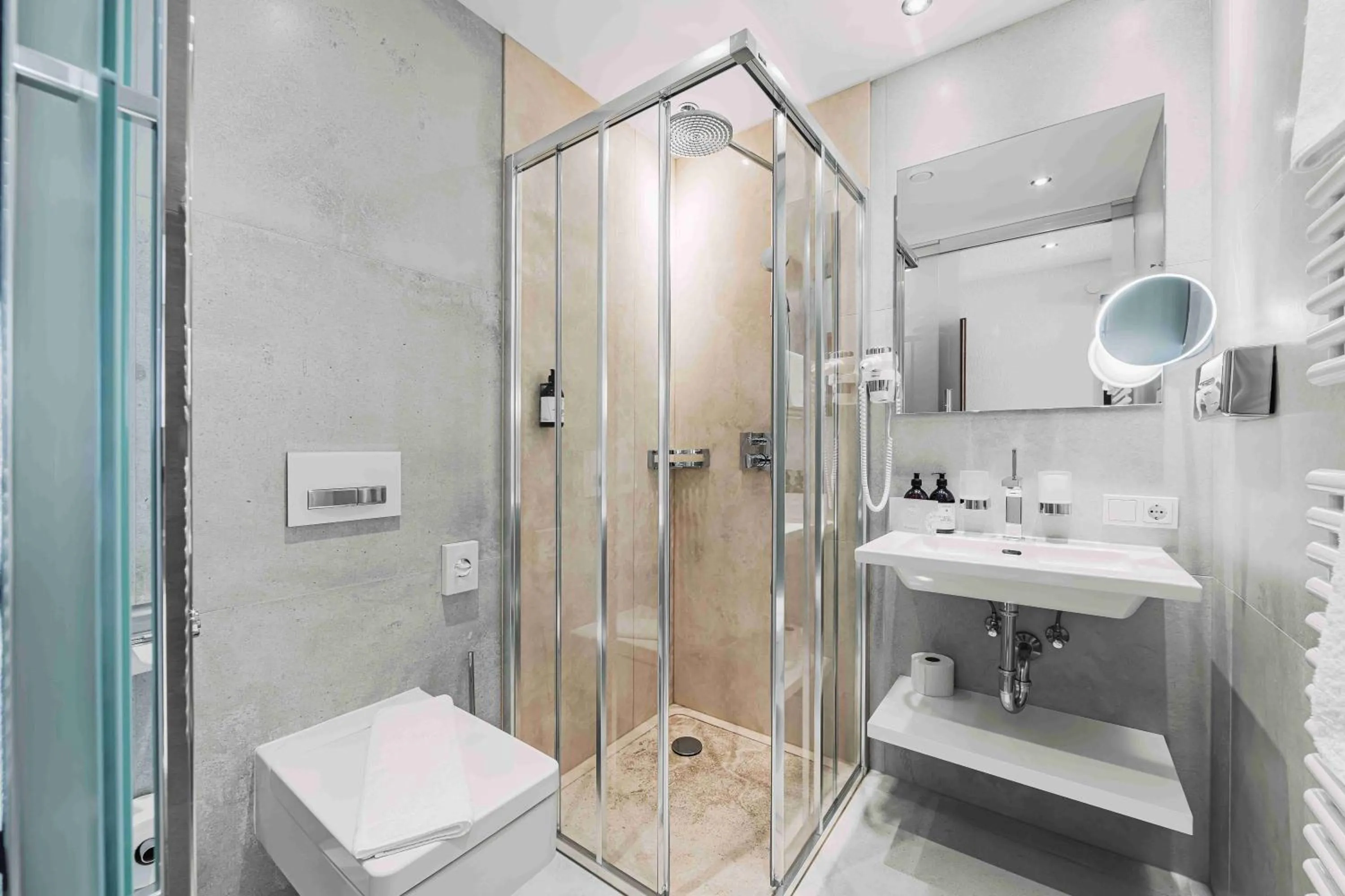 Shower in SKI - GOLF - WELLNESS Hotel Riml
