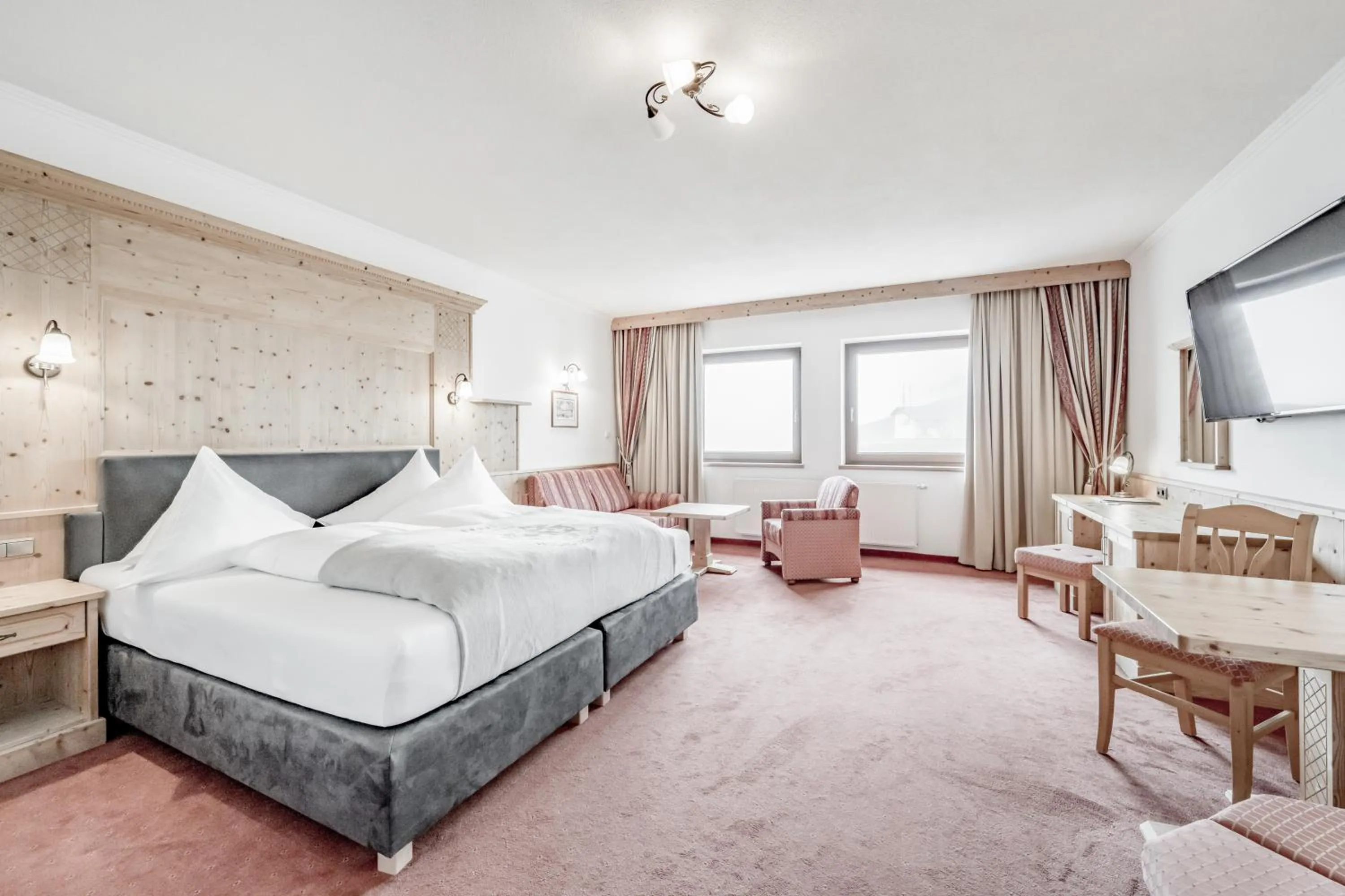 Staff, Bed in SKI - GOLF - WELLNESS Hotel Riml