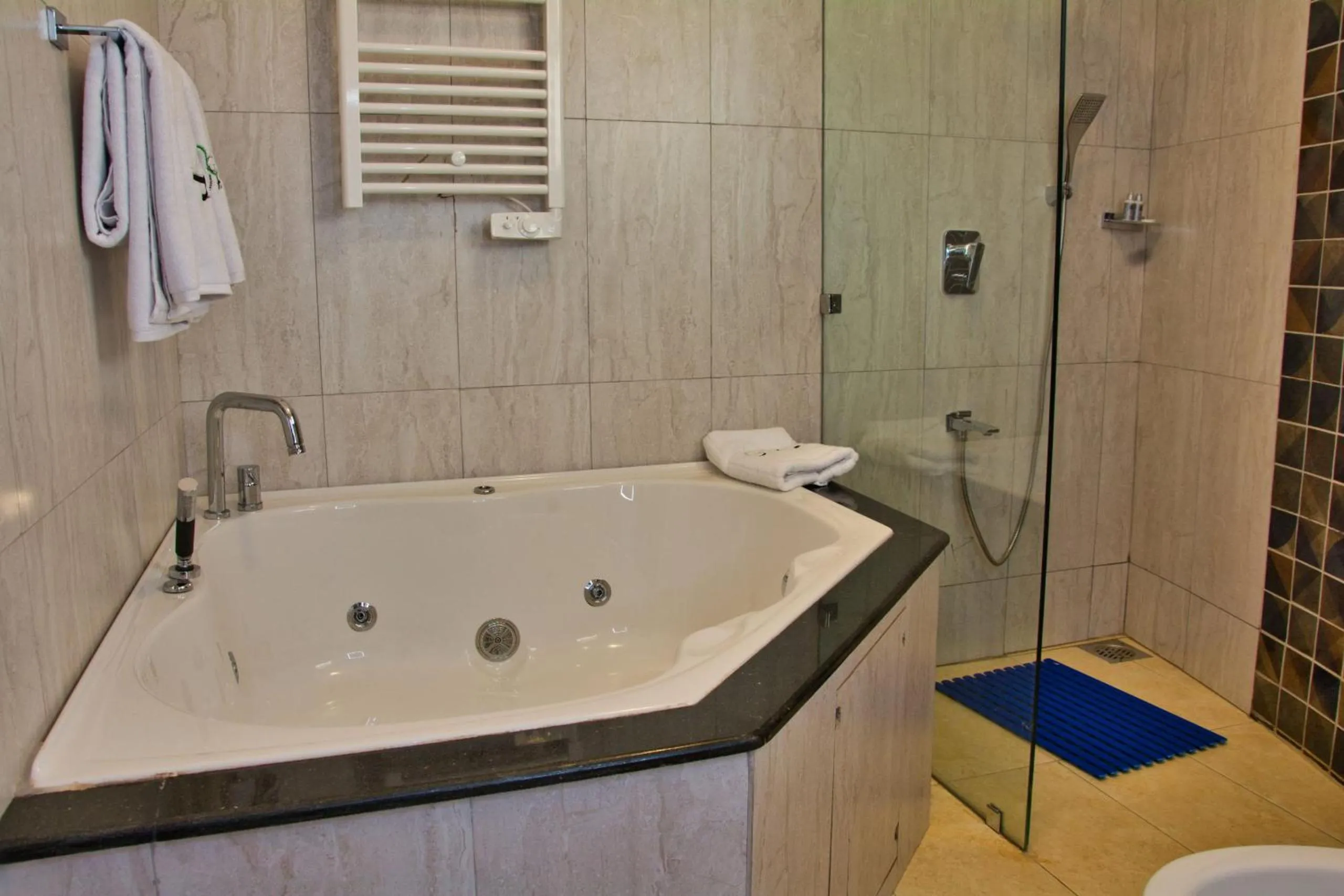 Bathroom in Aberdare Prestige & Royal Cottages