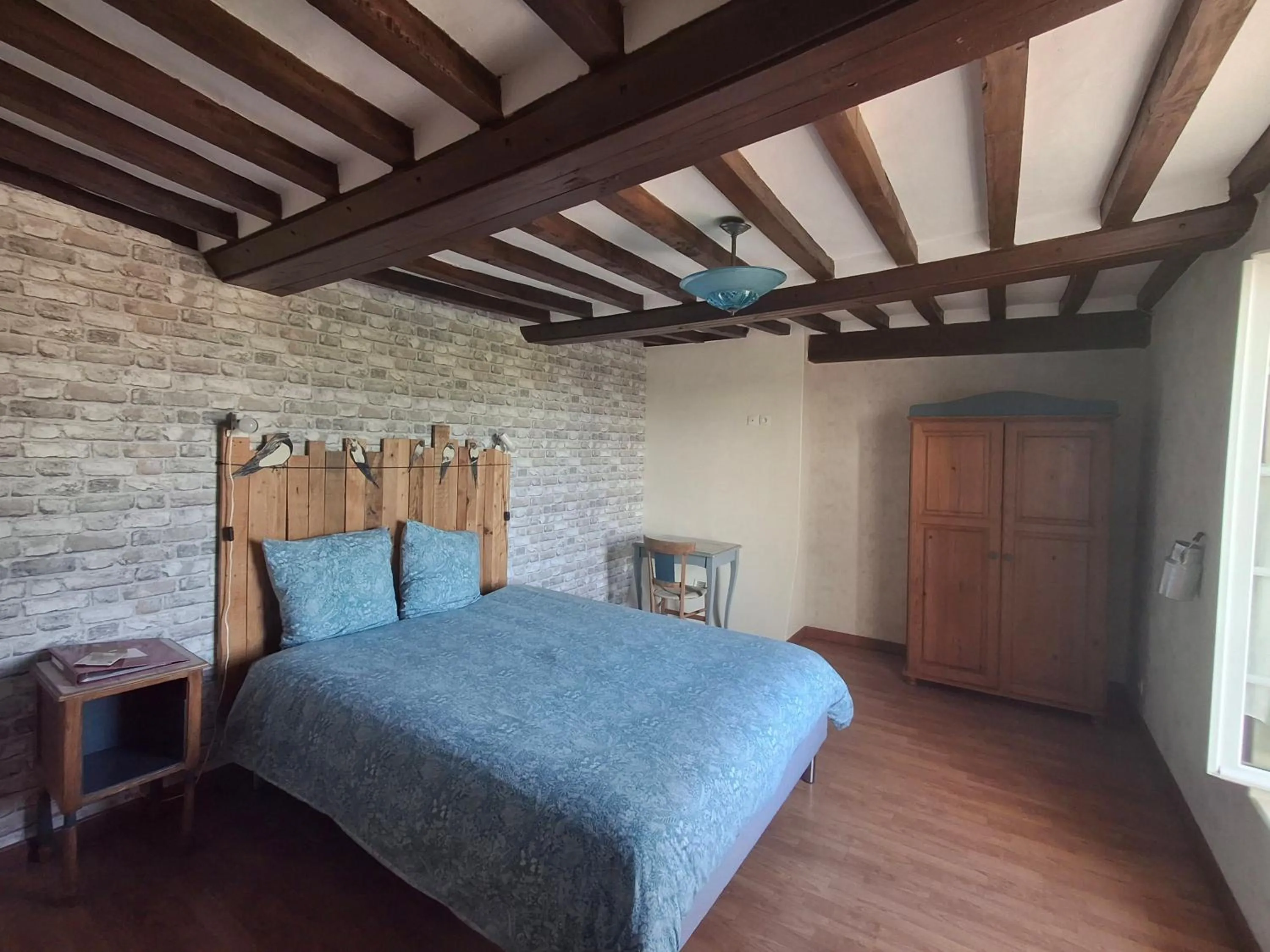 Property building in les hirondelles bleues