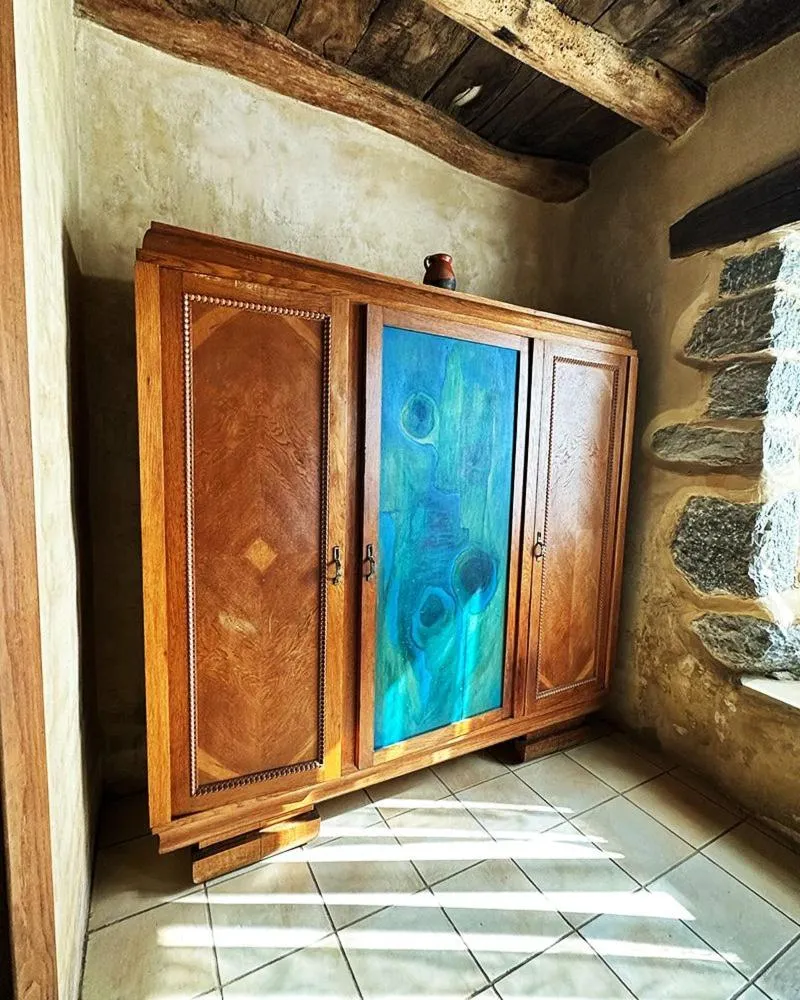 wardrobe in Casa Rural Ecológica Kaaño Etxea