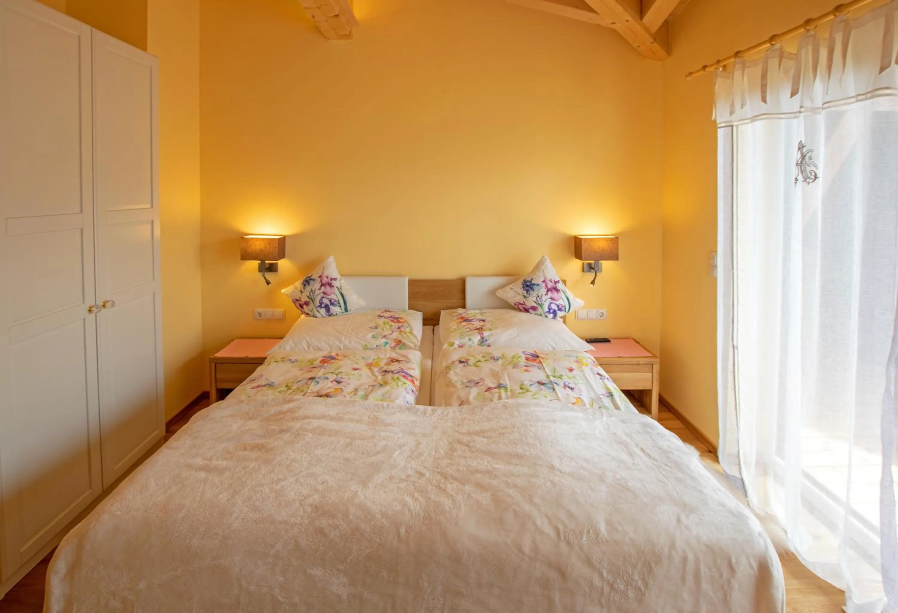 Bedroom, Bed in Romantik Aparthotel Sonnleitn