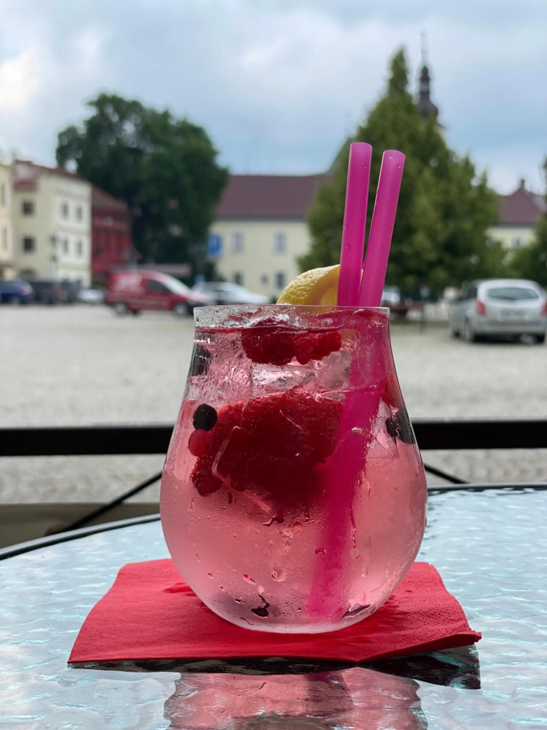 Restaurant/places to eat in Hotel Maxim