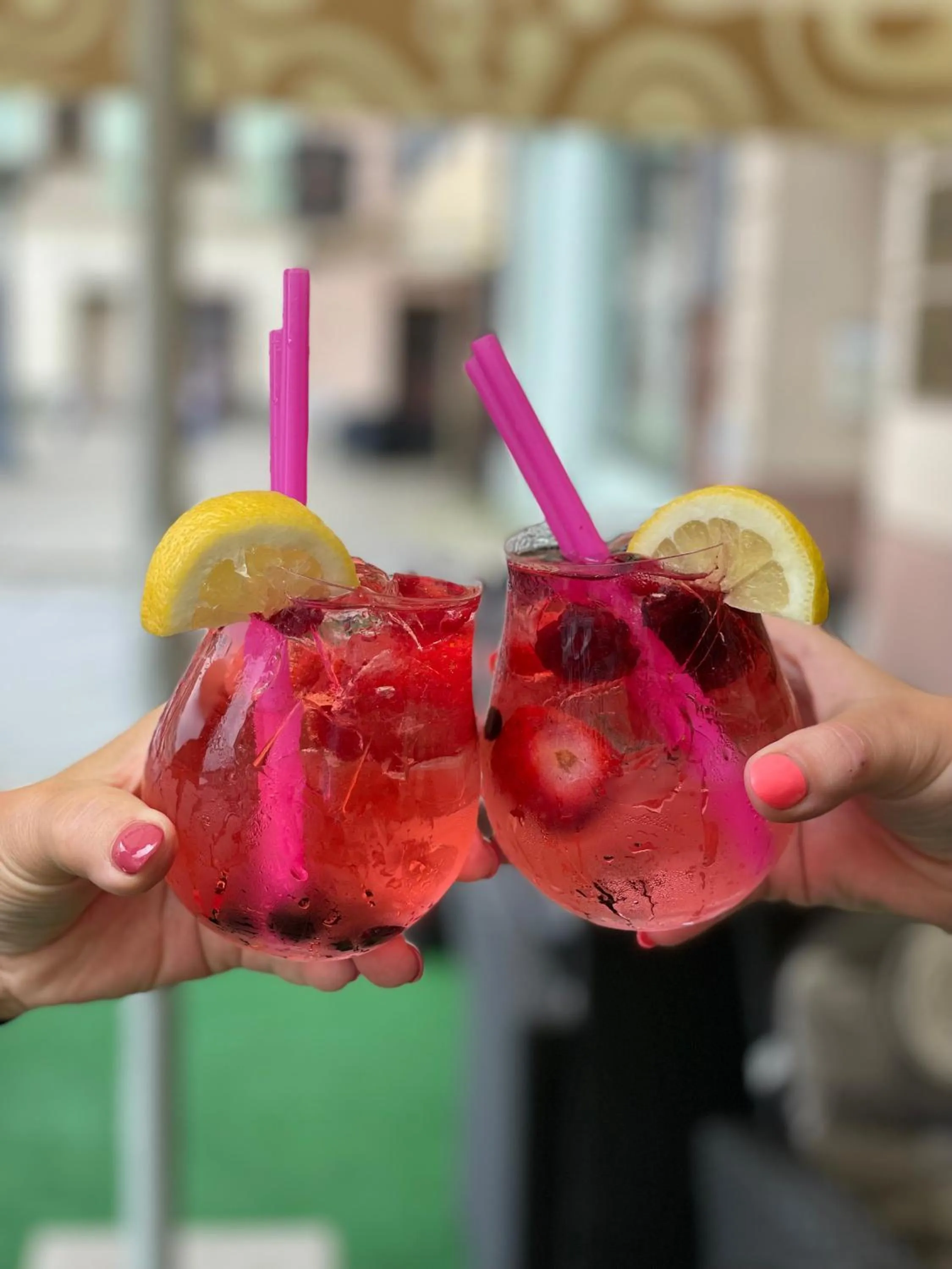 Restaurant/places to eat in Hotel Maxim