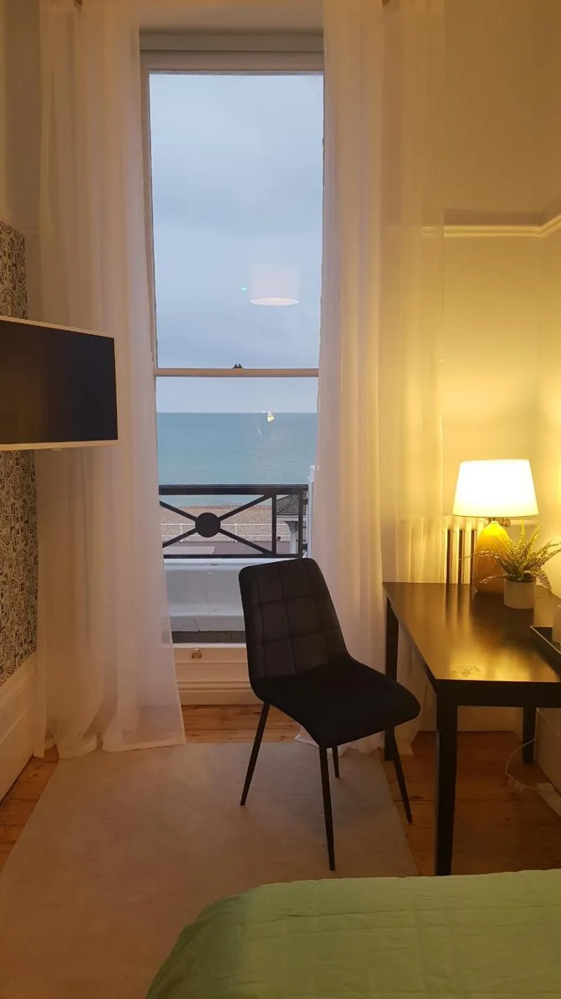 Bedroom, Bed in The Bank Hotel & Bistro