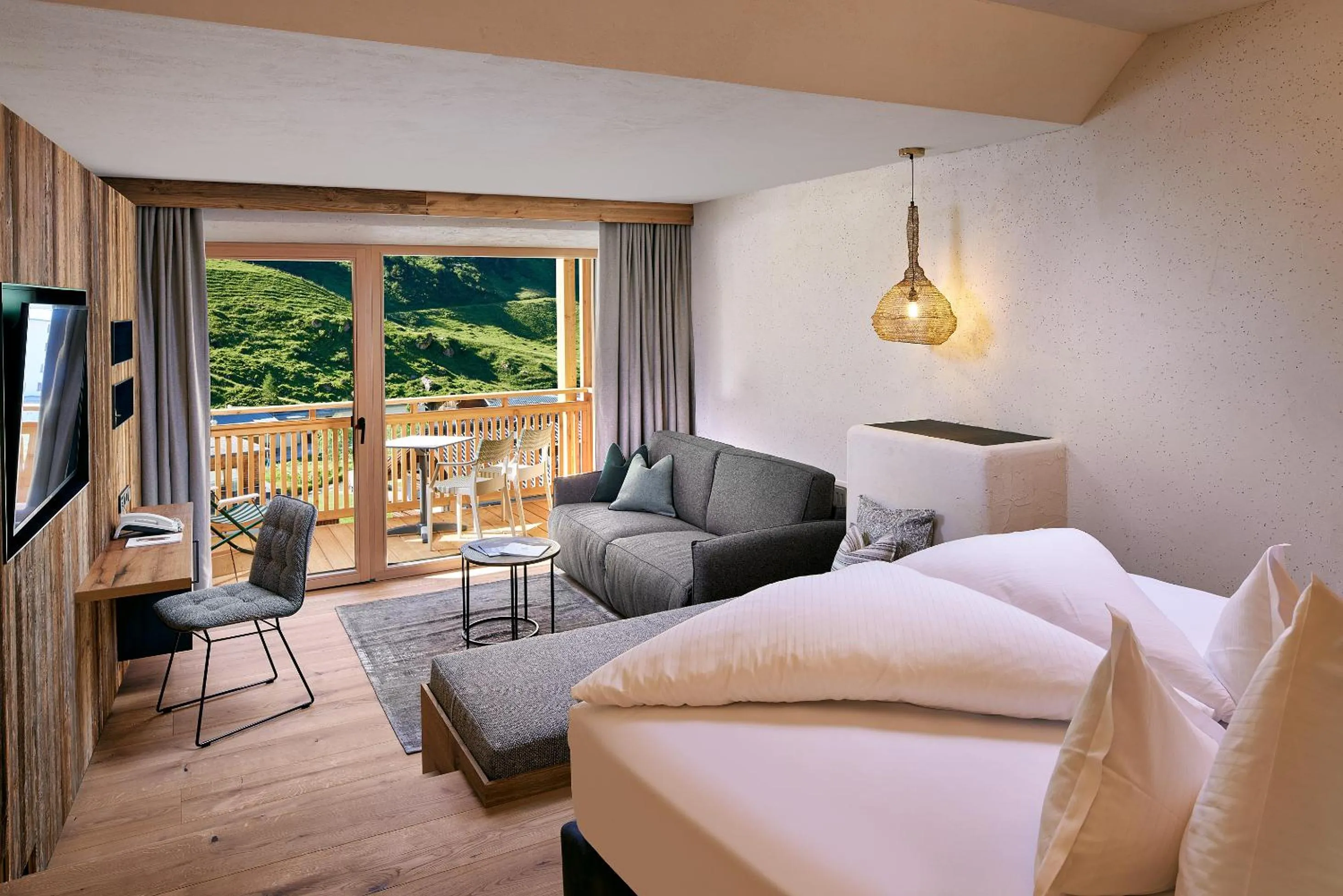 Living room, Bed in Hotel Berghof Crystal Spa & Sports