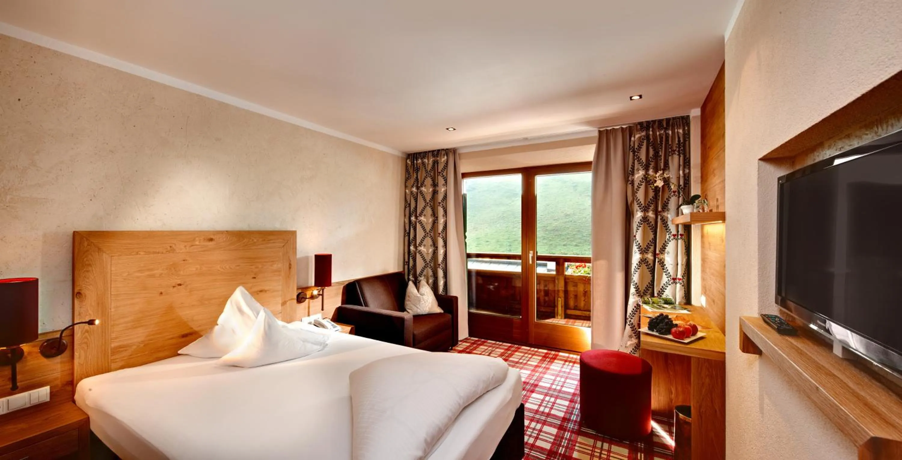 Photo of the whole room, Bed in Hotel Berghof Crystal Spa & Sports