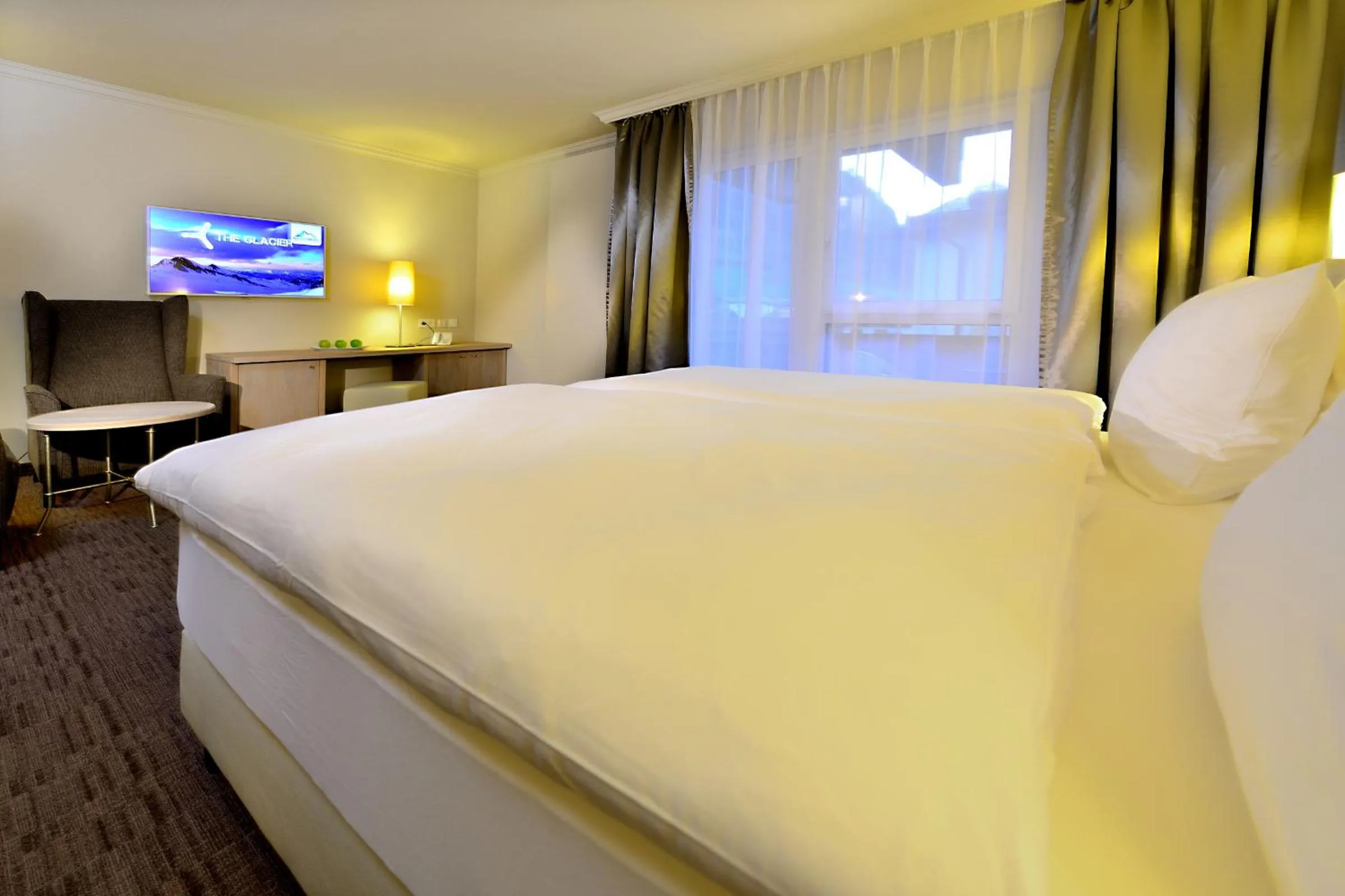 Photo of the whole room, Bed in Hotel Barbarahof 4 stars Superior - Adults Only "soft" from 10 years - Skibus-stop