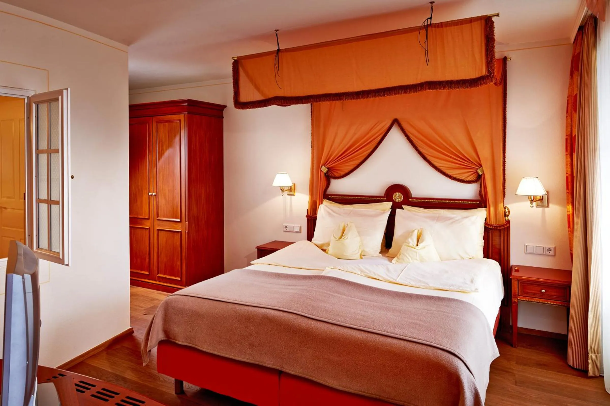 Decorative detail, Bed in Hotel Barbarahof 4 stars Superior - Adults Only "soft" from 10 years - Skibus-stop