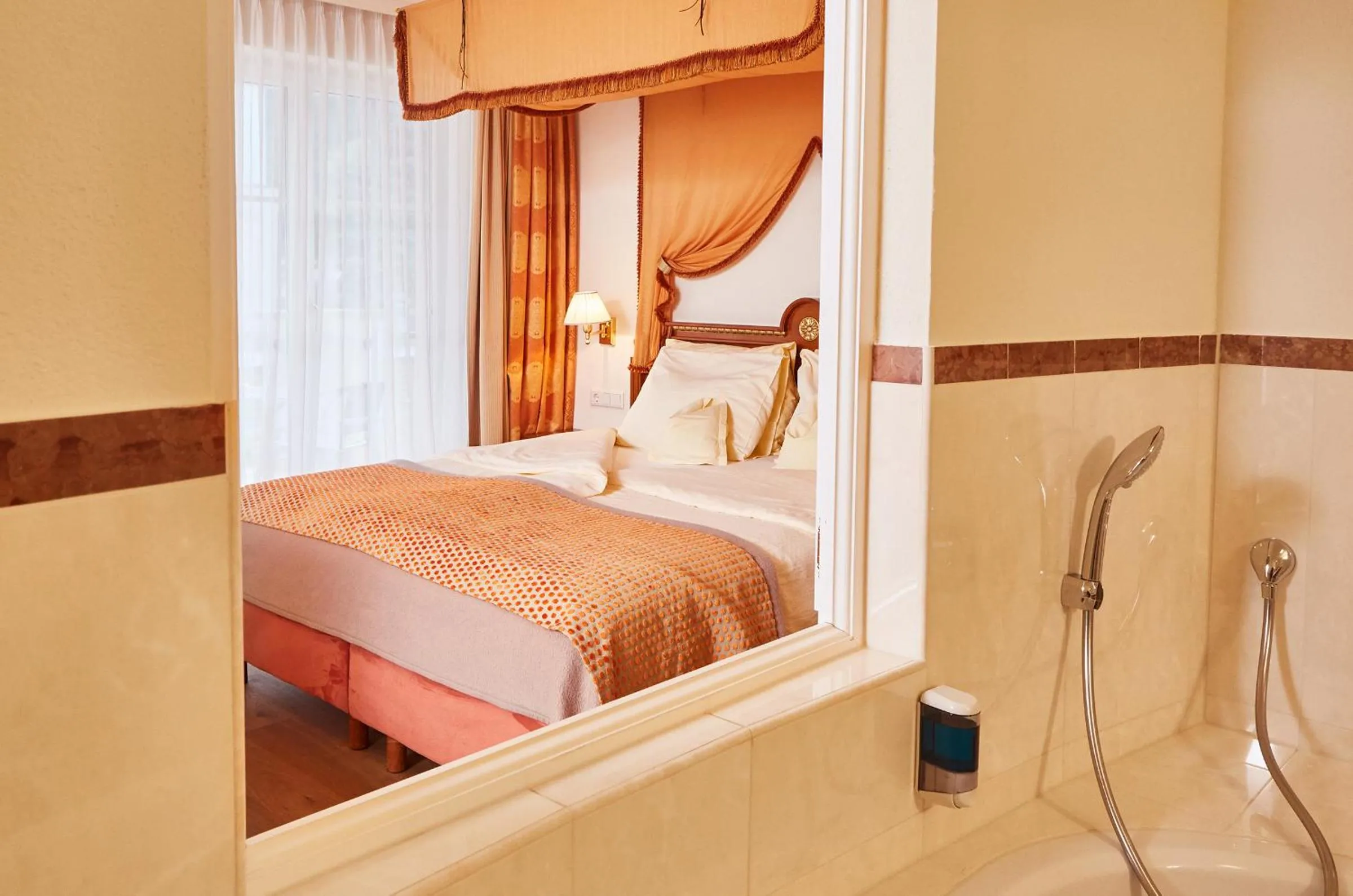 Bed in Hotel Barbarahof 4 stars Superior - Adults Only "soft" from 10 years - Skibus-stop