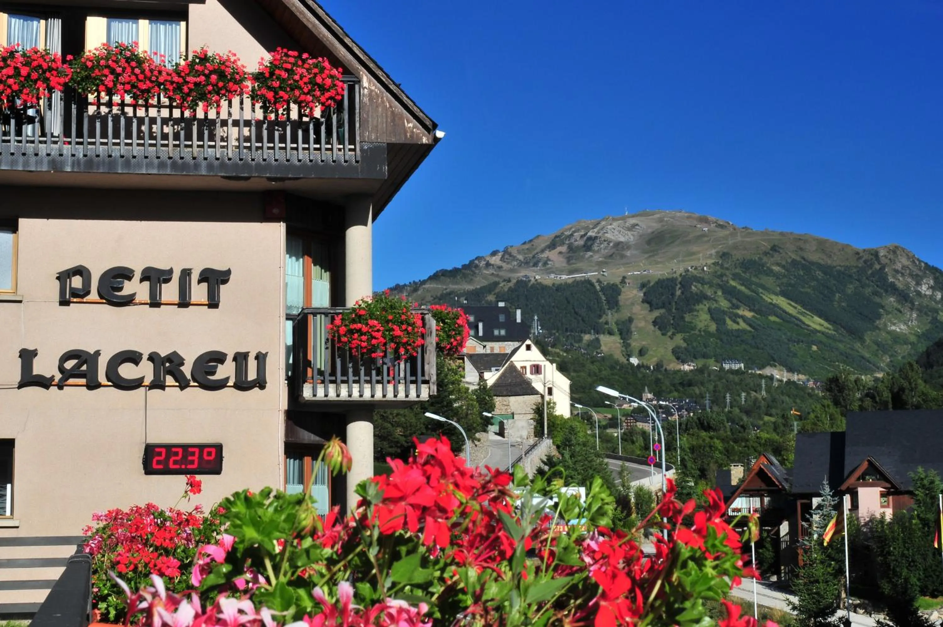 Property building in Hotel Petit Lacreu