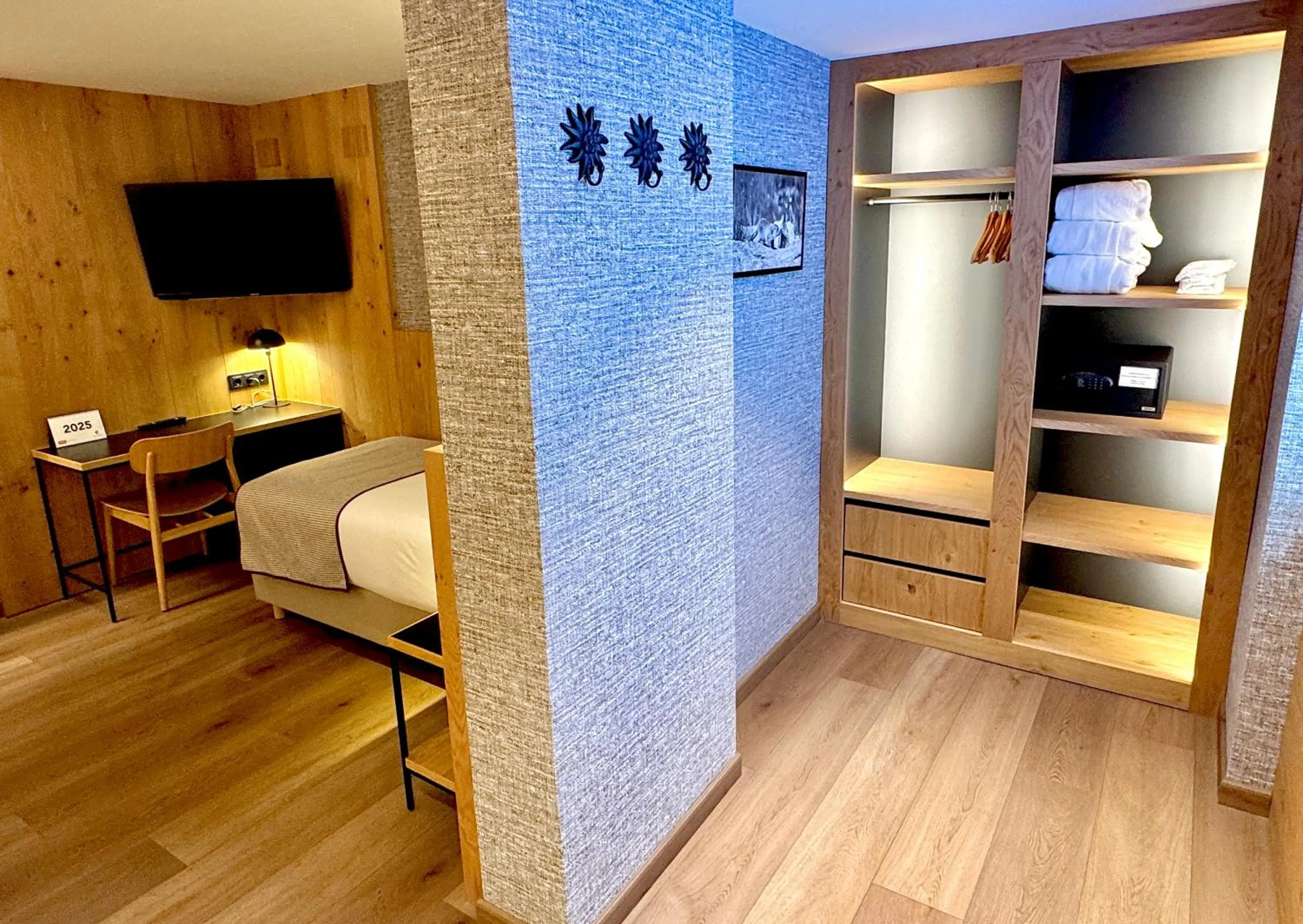 Bed in Hotel Petit Lacreu