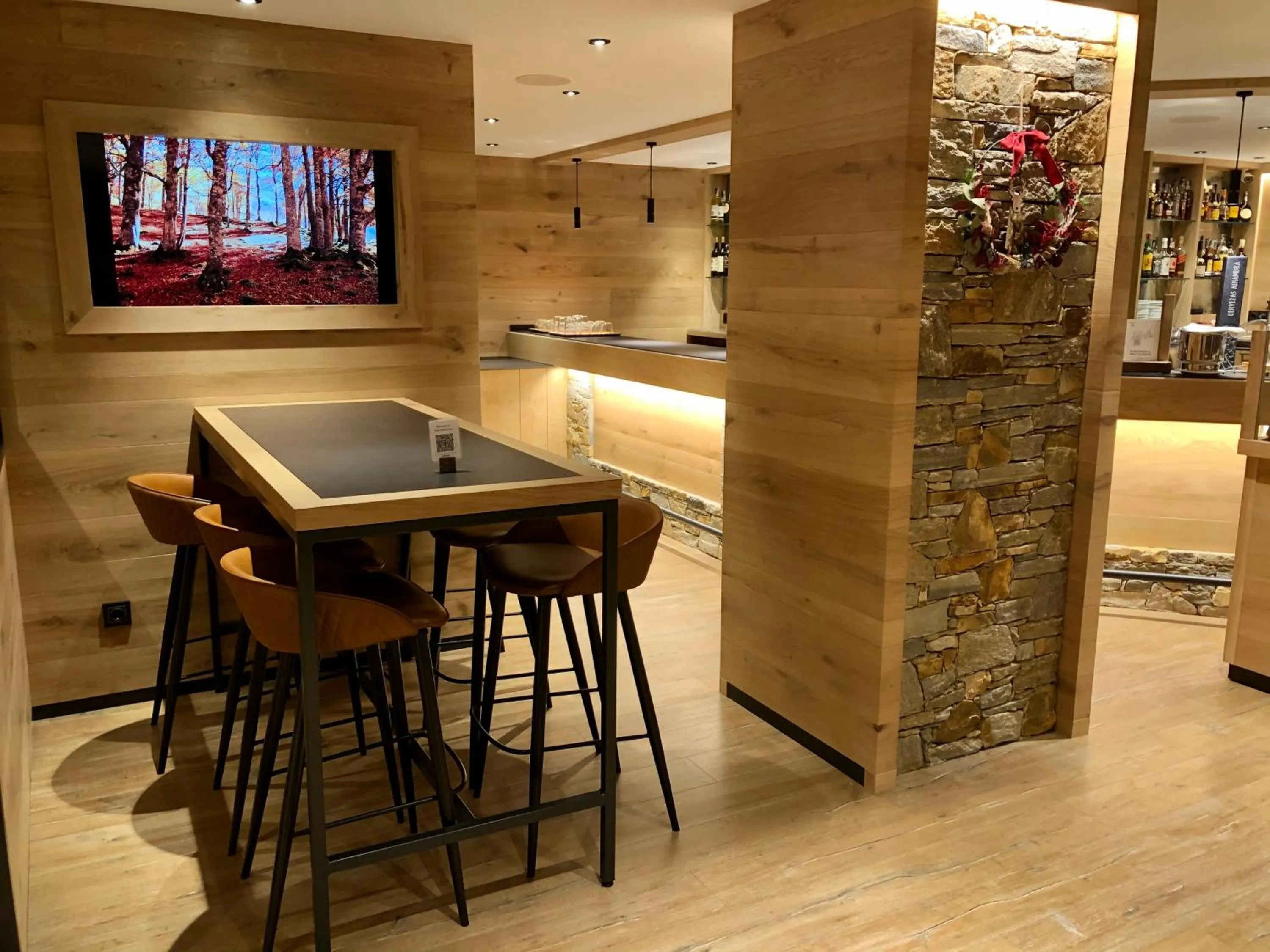 Dining area in Hotel Petit Lacreu