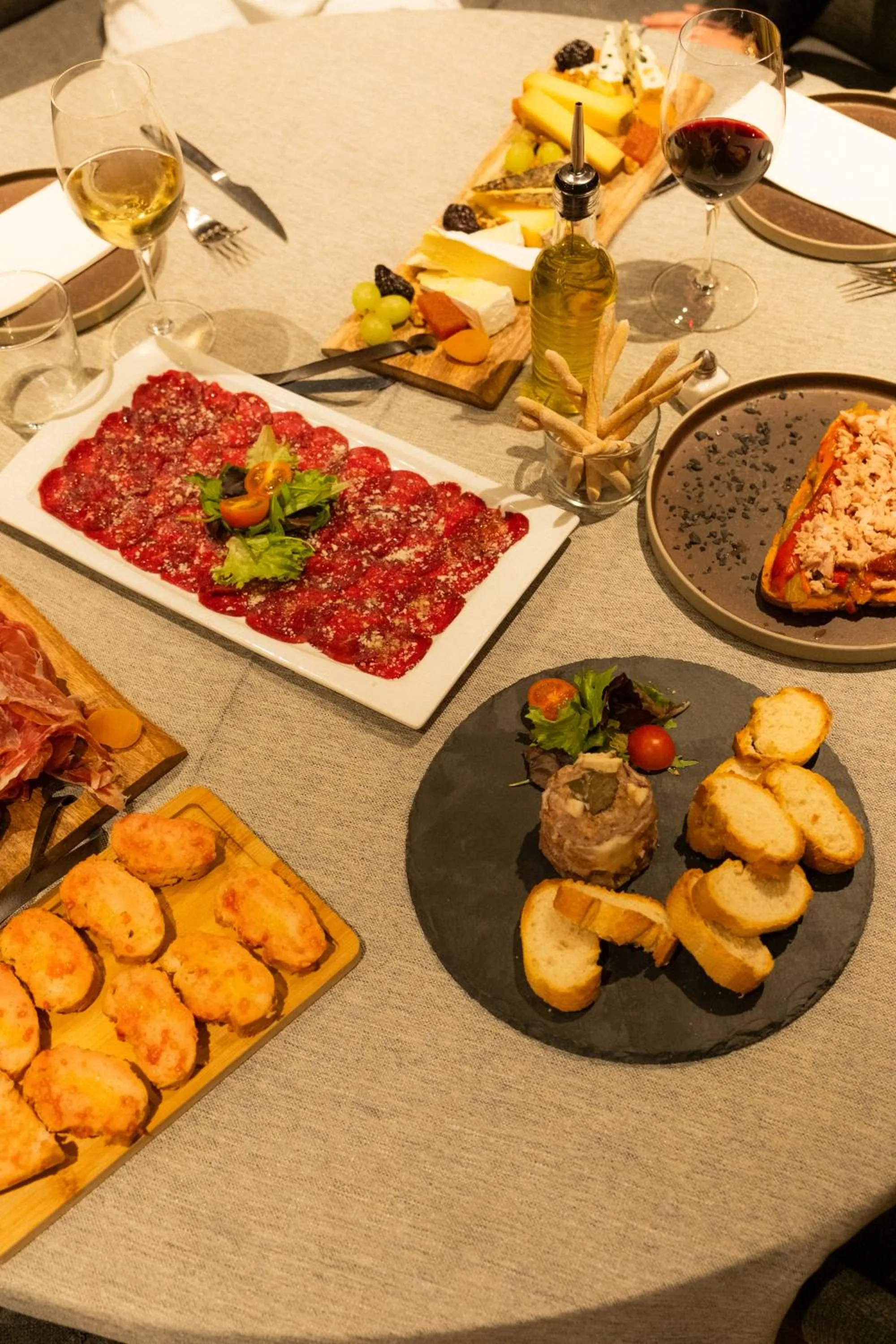 Food and drinks in Hotel Petit Lacreu