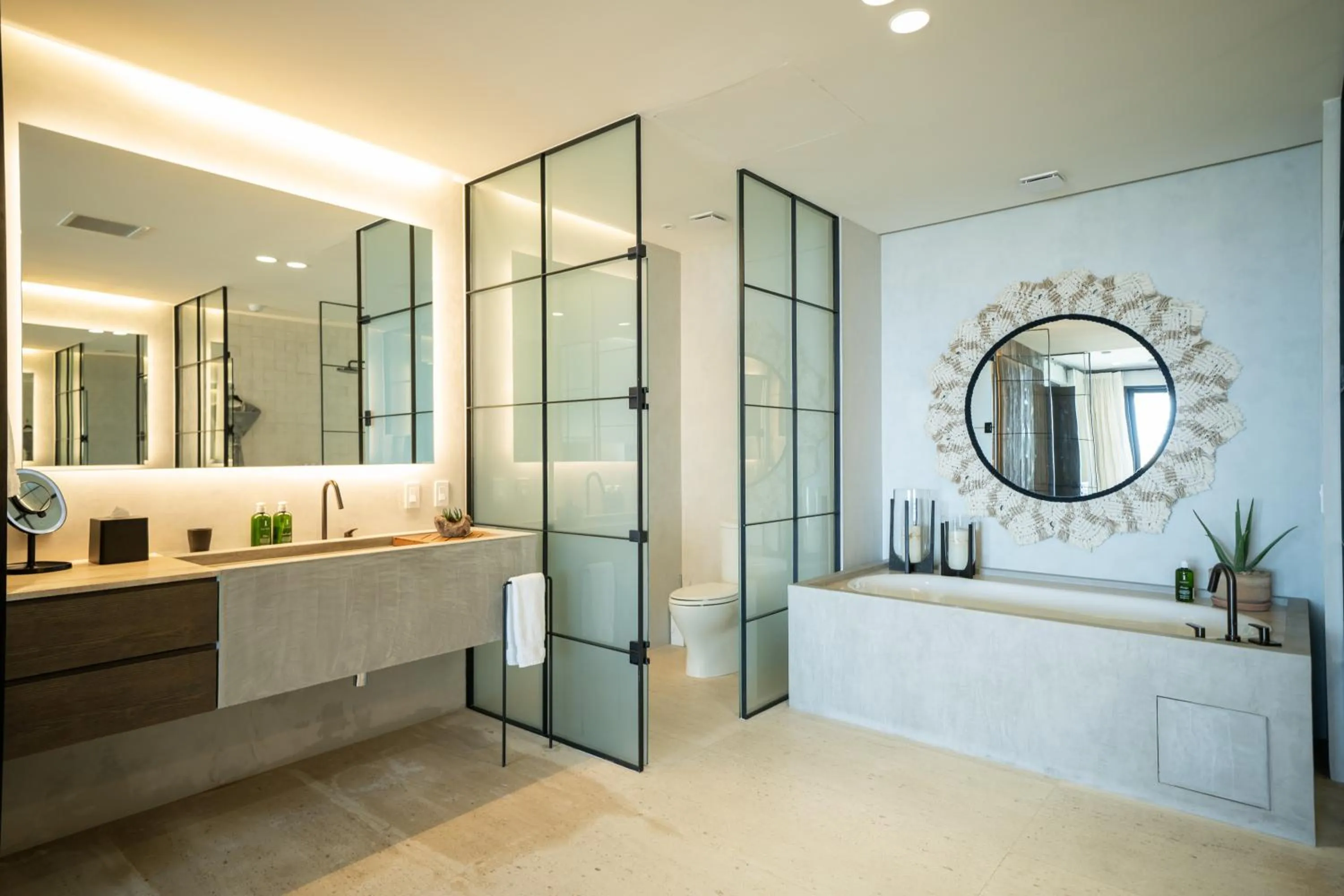 Shower in 1 Homes Preview Cabo