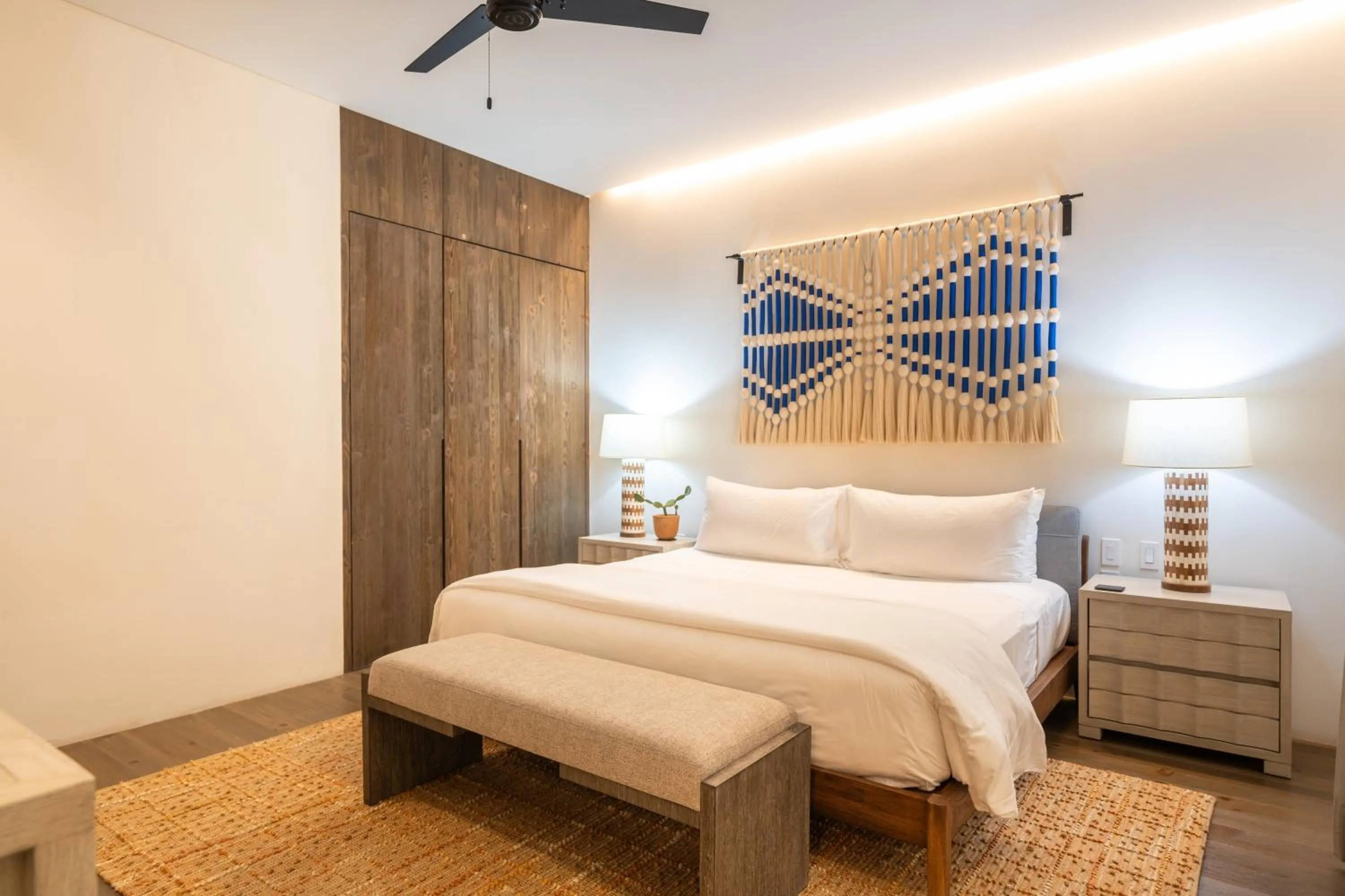 Photo of the whole room, Bed in 1 Homes Preview Cabo