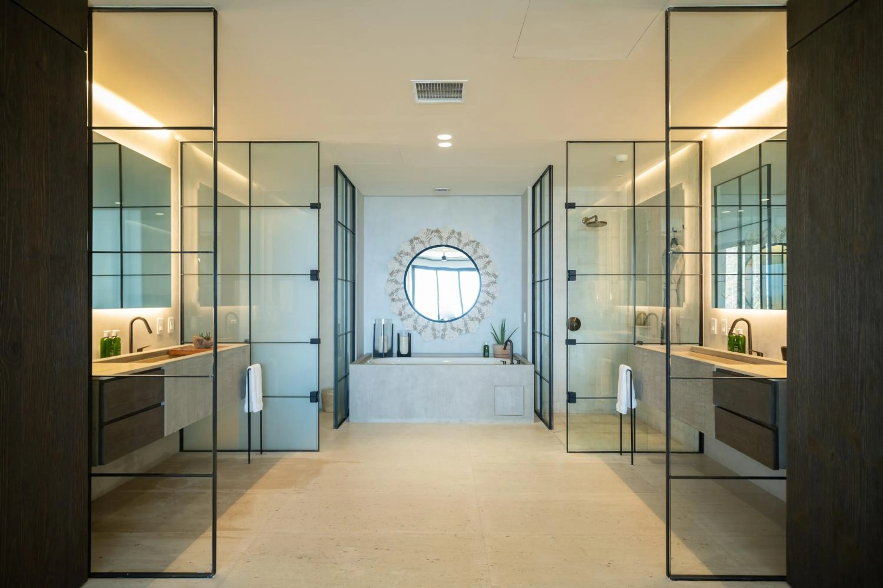 Shower in 1 Homes Preview Cabo