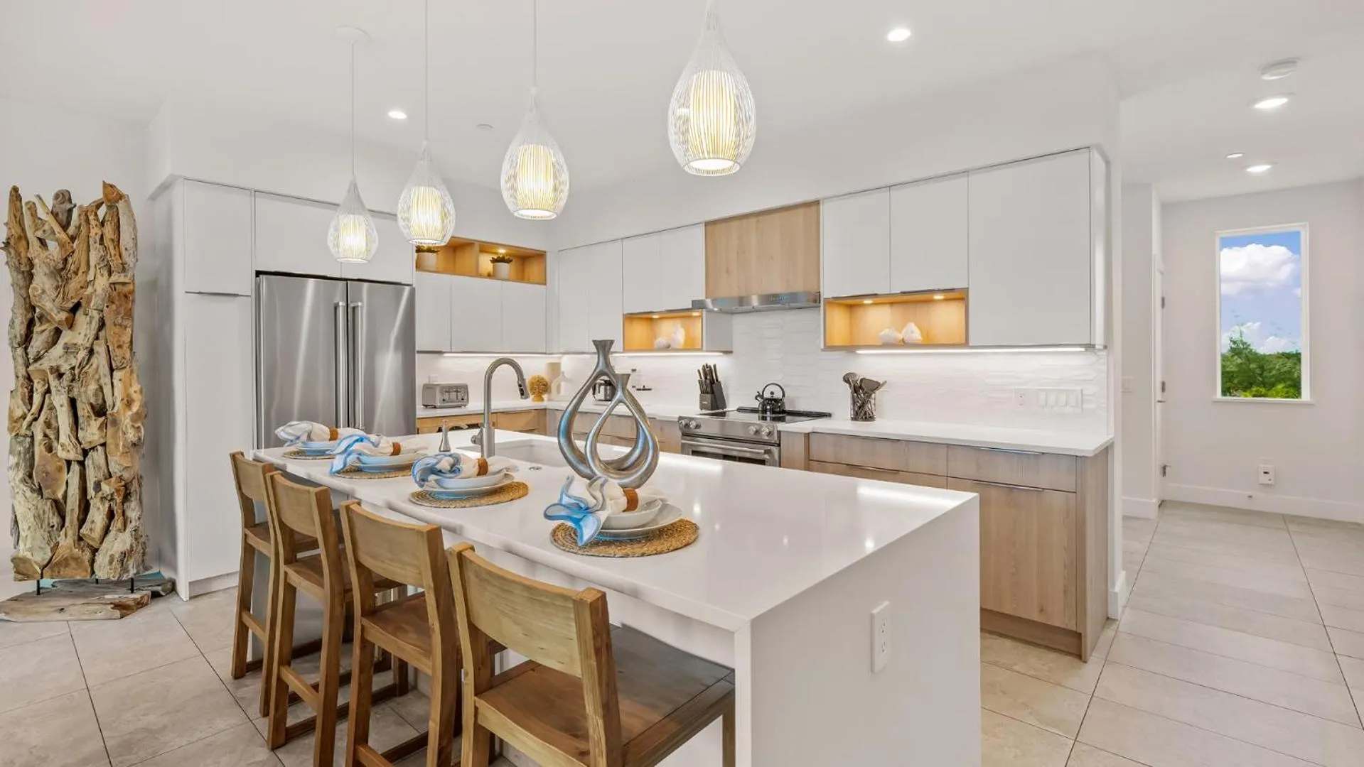 Kitchen or kitchenette in The Upper Deck