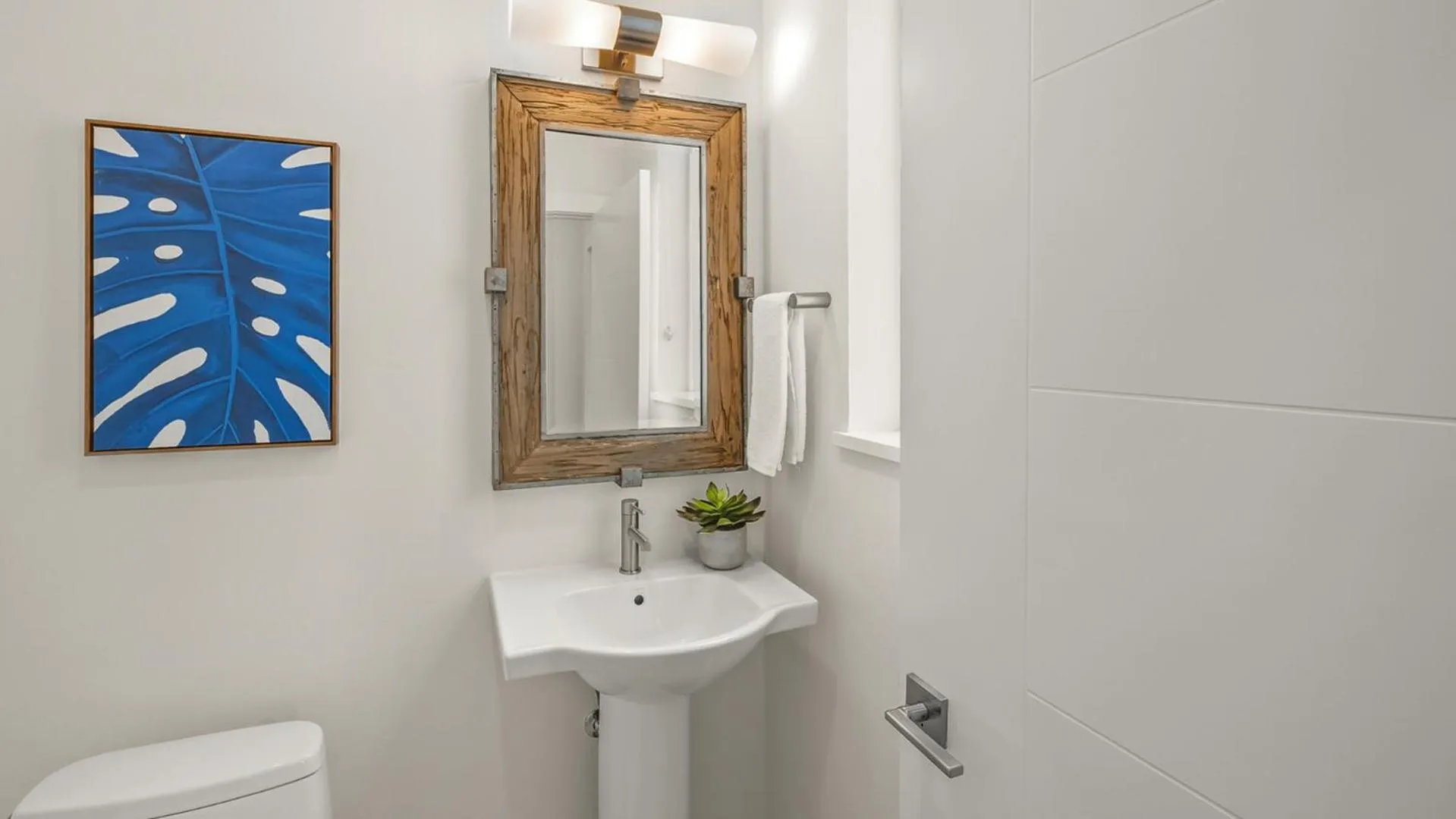 Toilet in The Upper Deck