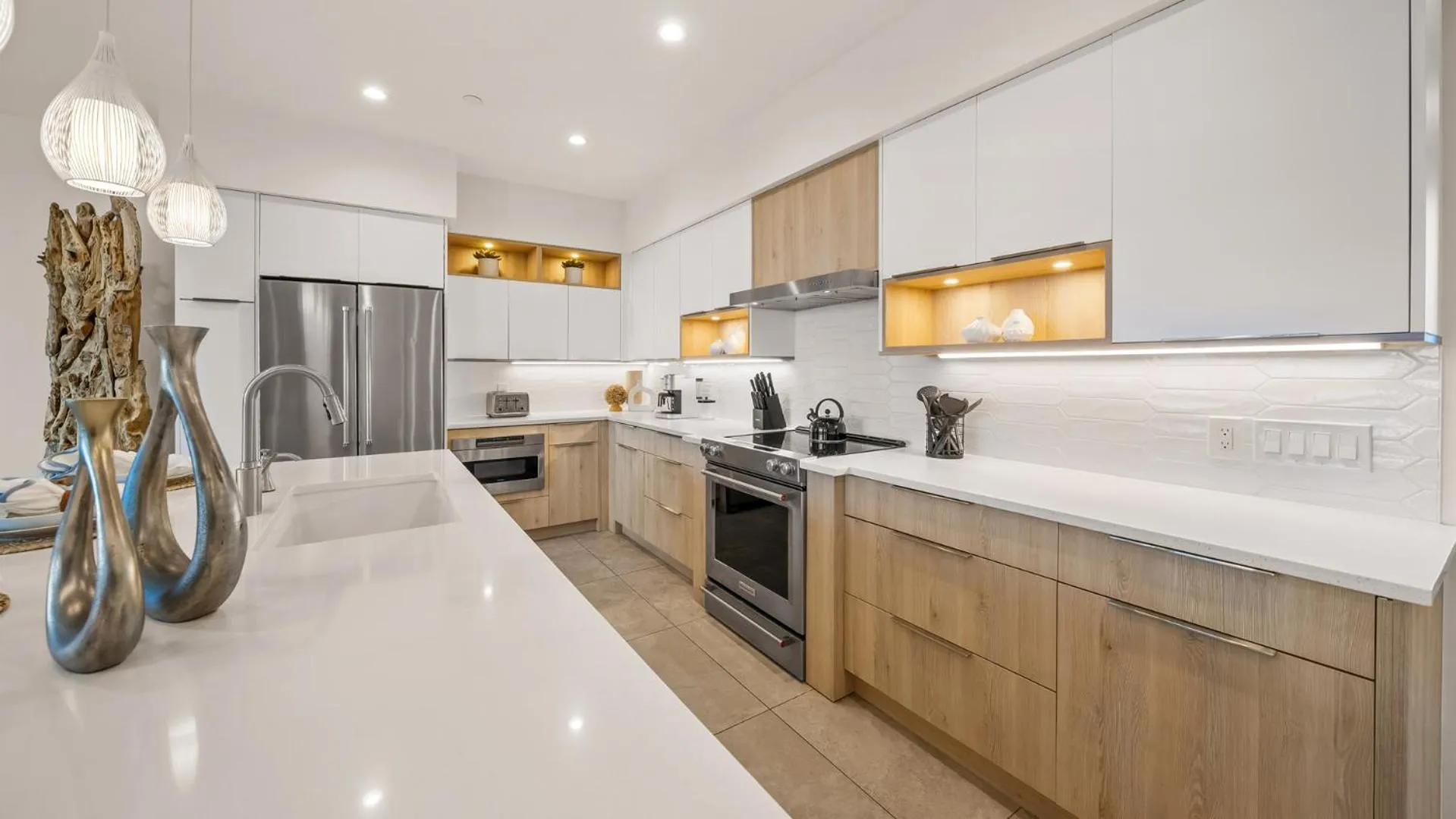 Kitchen or kitchenette in The Upper Deck