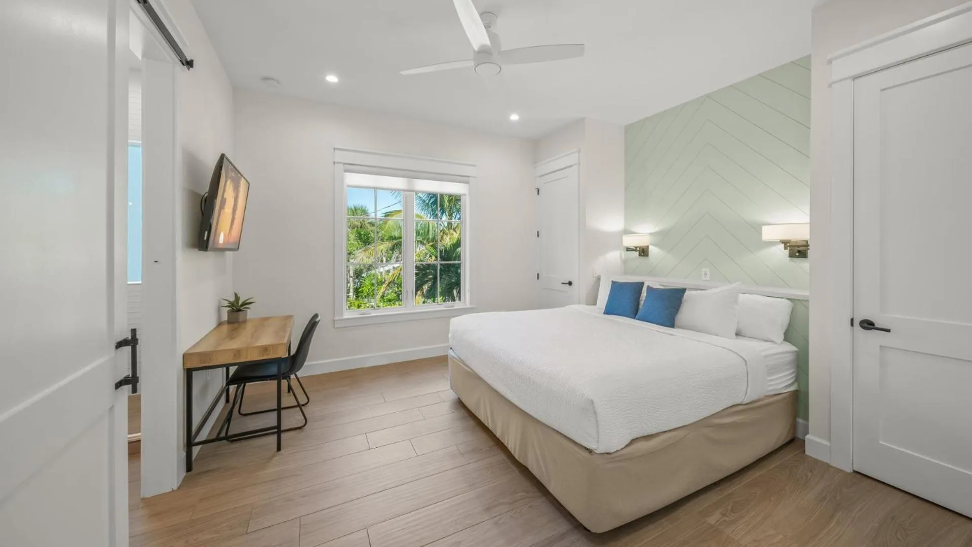 Other, Bed in The Oasis