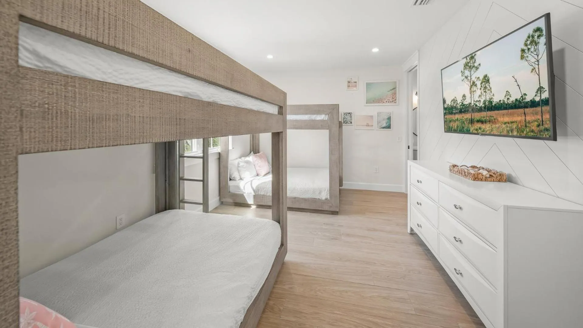 Other, Bed in The Oasis