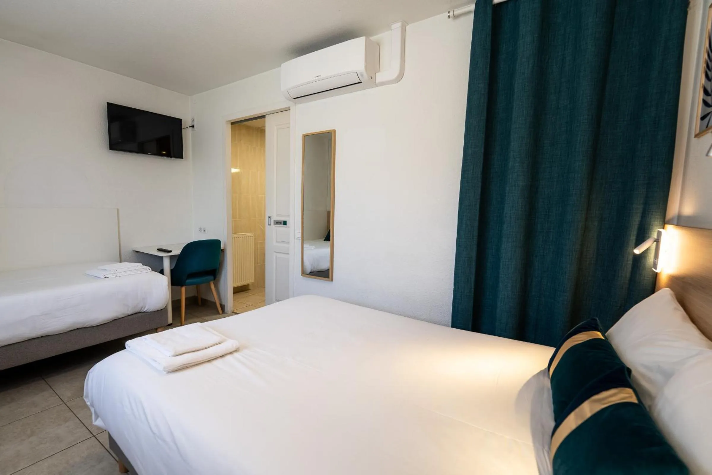 Bedroom, Bed in Villa Hotel