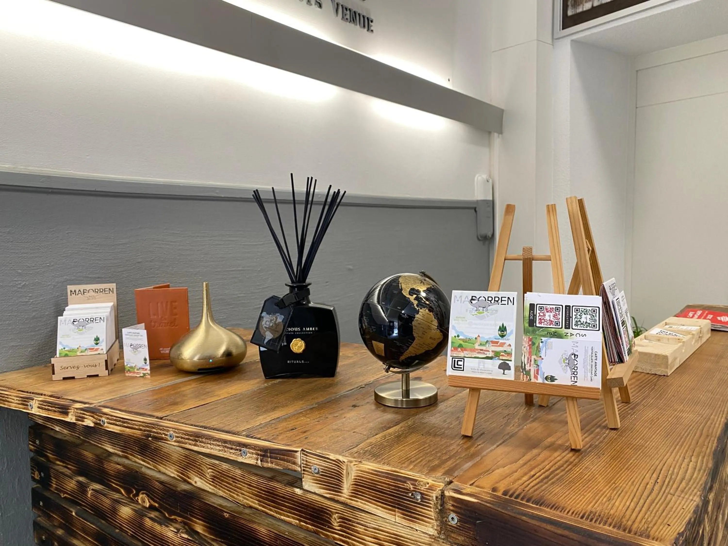 Lobby or reception in The 5 Continents I by Stay Swiss