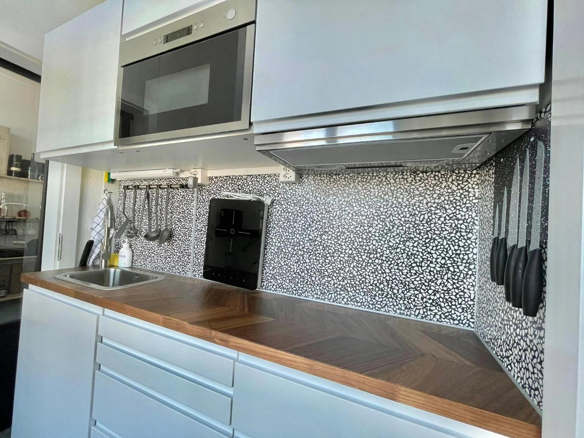 Kitchen or kitchenette in The 5 Continents I by Stay Swiss