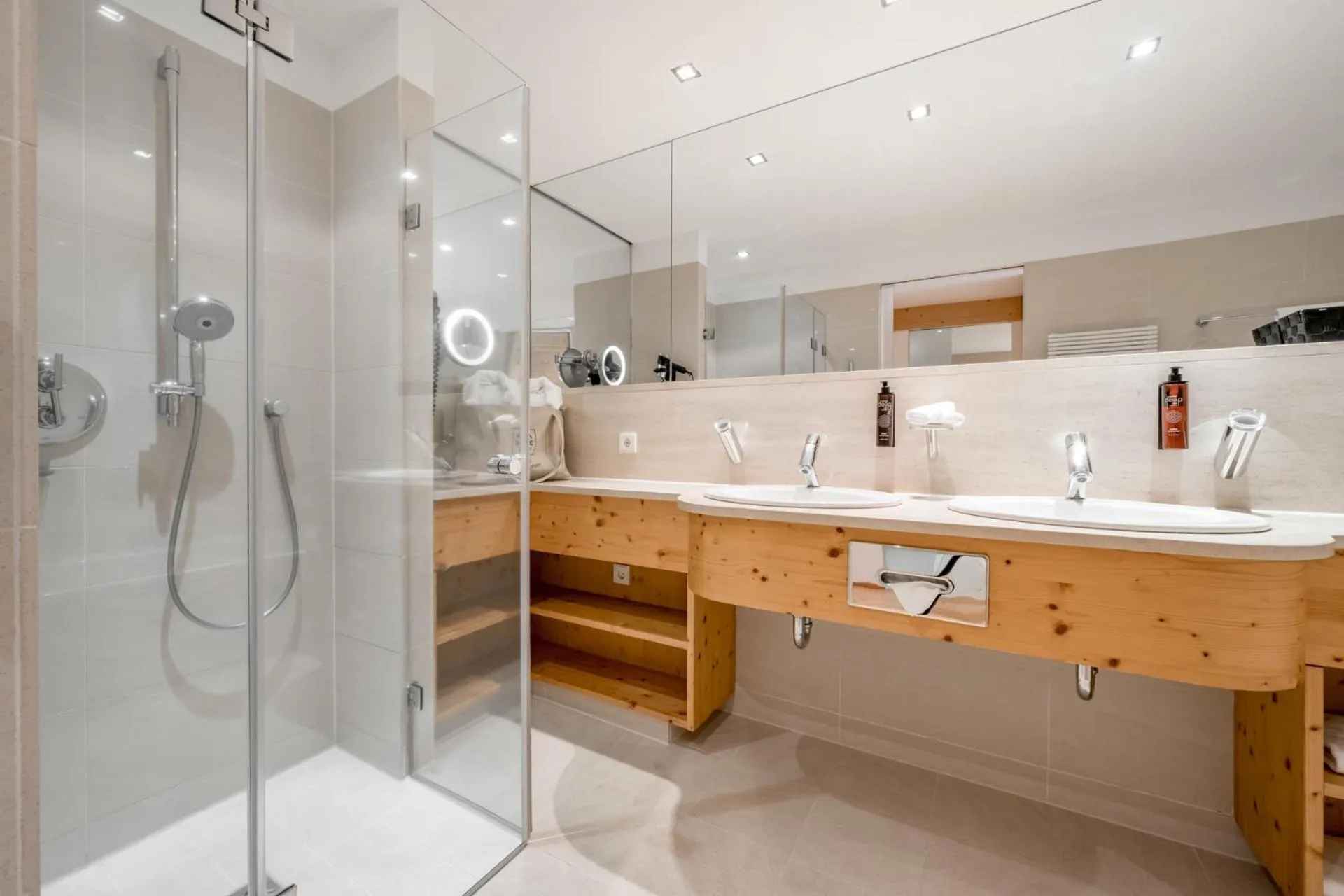 Aqua Dome 4 Sterne Superior Hotel & Tirol Therme Längenfeld