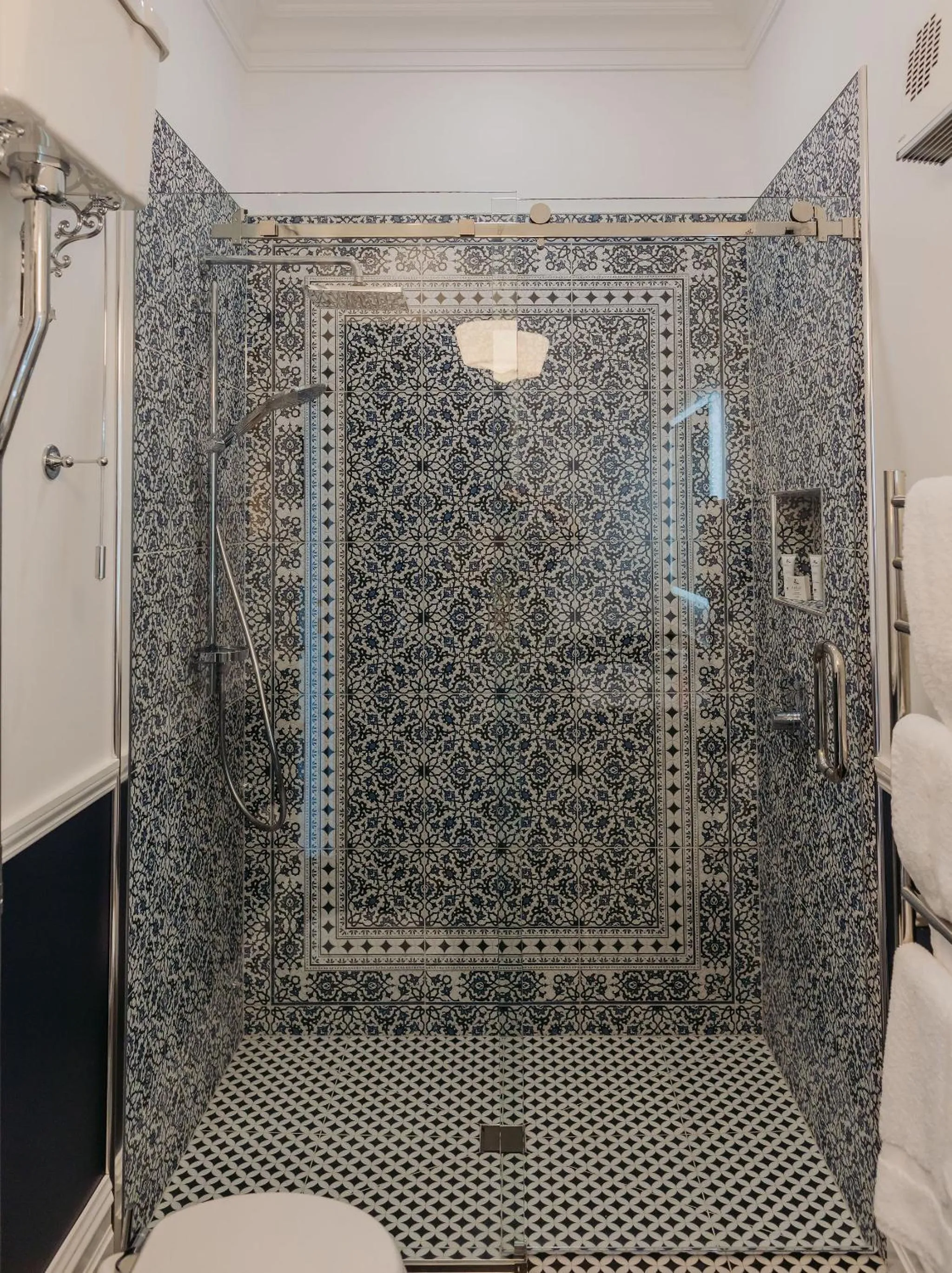 Bathroom in Casa Nova House