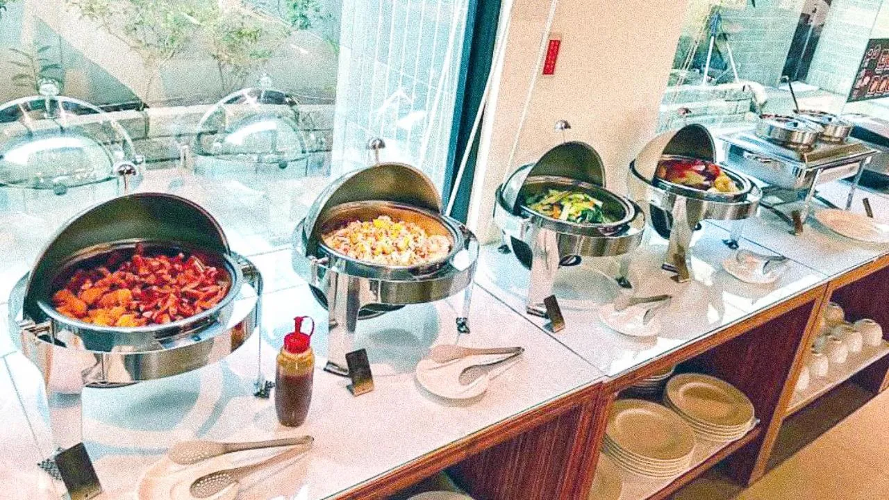 Restaurant/places to eat in All-Ur Boutique Motel - KaoHsiung Branch