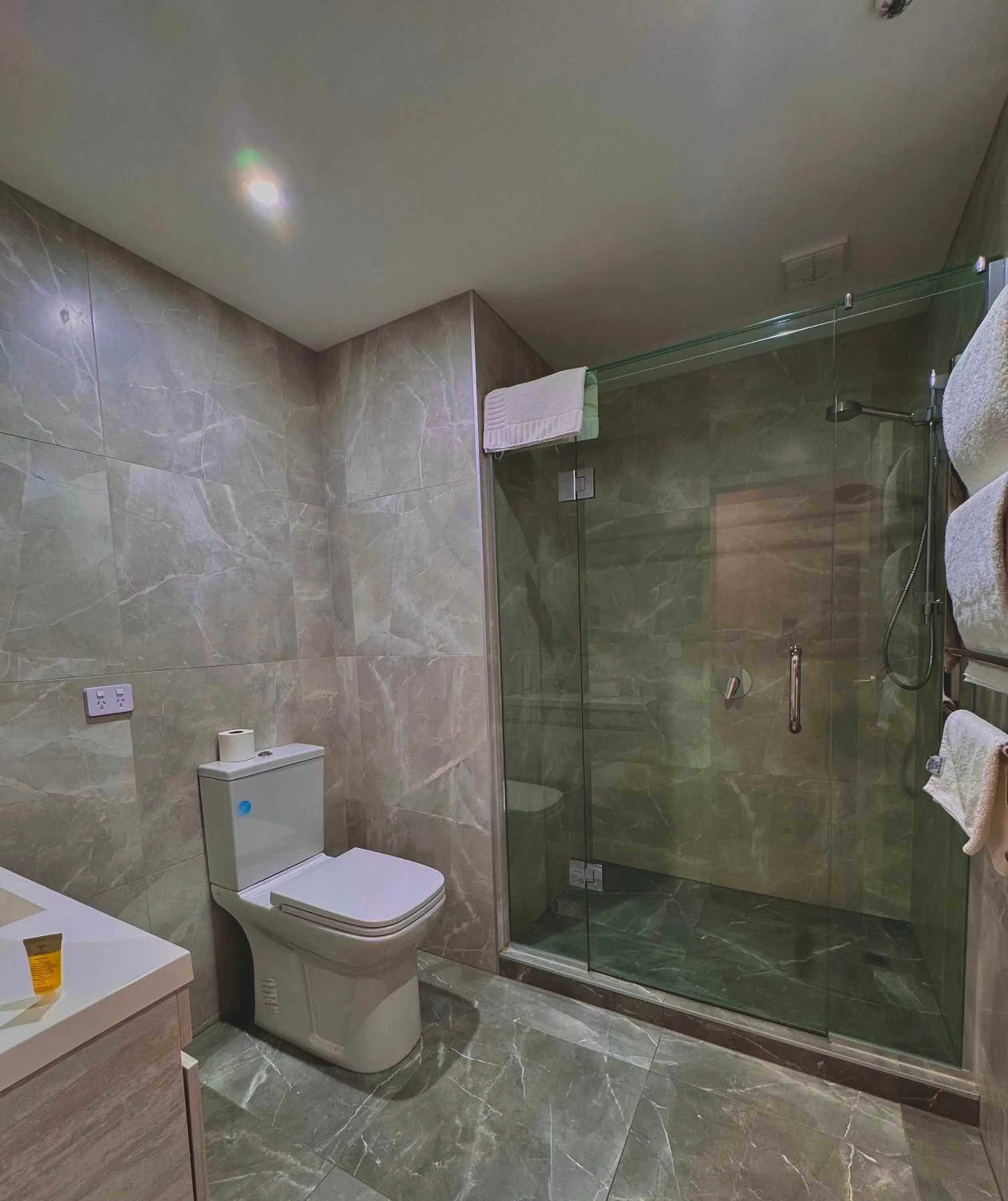 Shower in Bakers Lodge