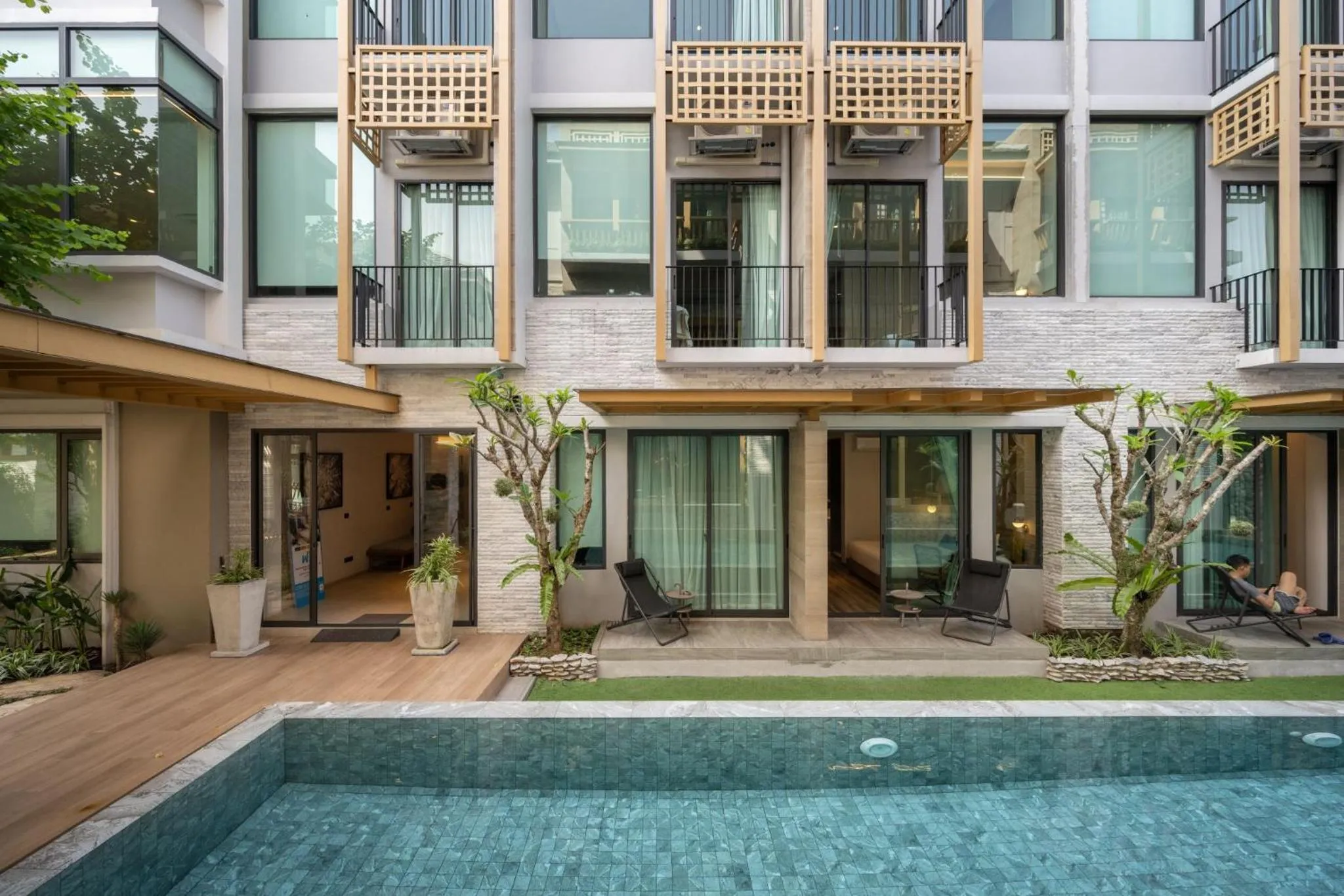 Swimming pool in SHAN Villas Sukhumvit