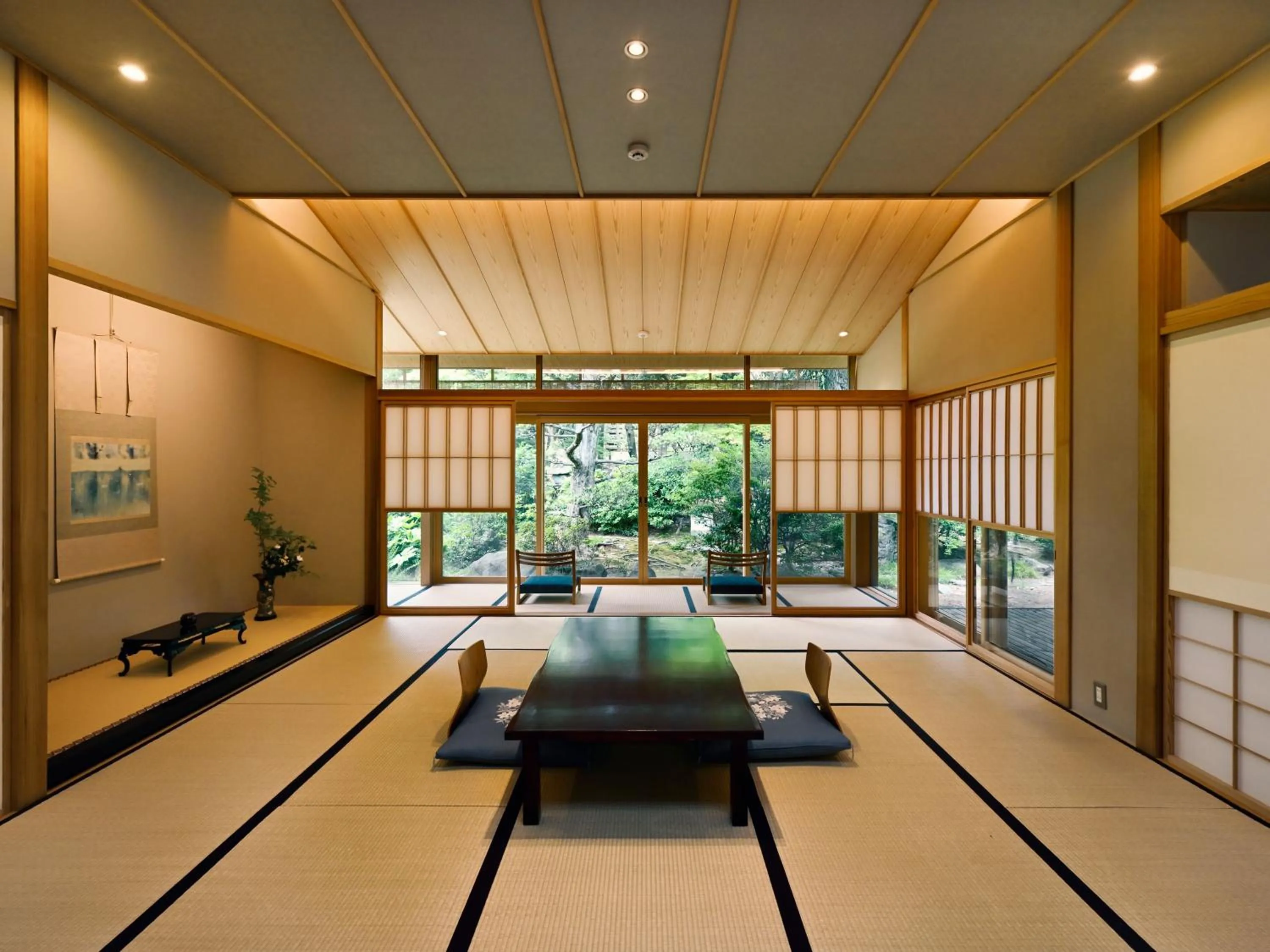 Photo of the whole room in Beniya