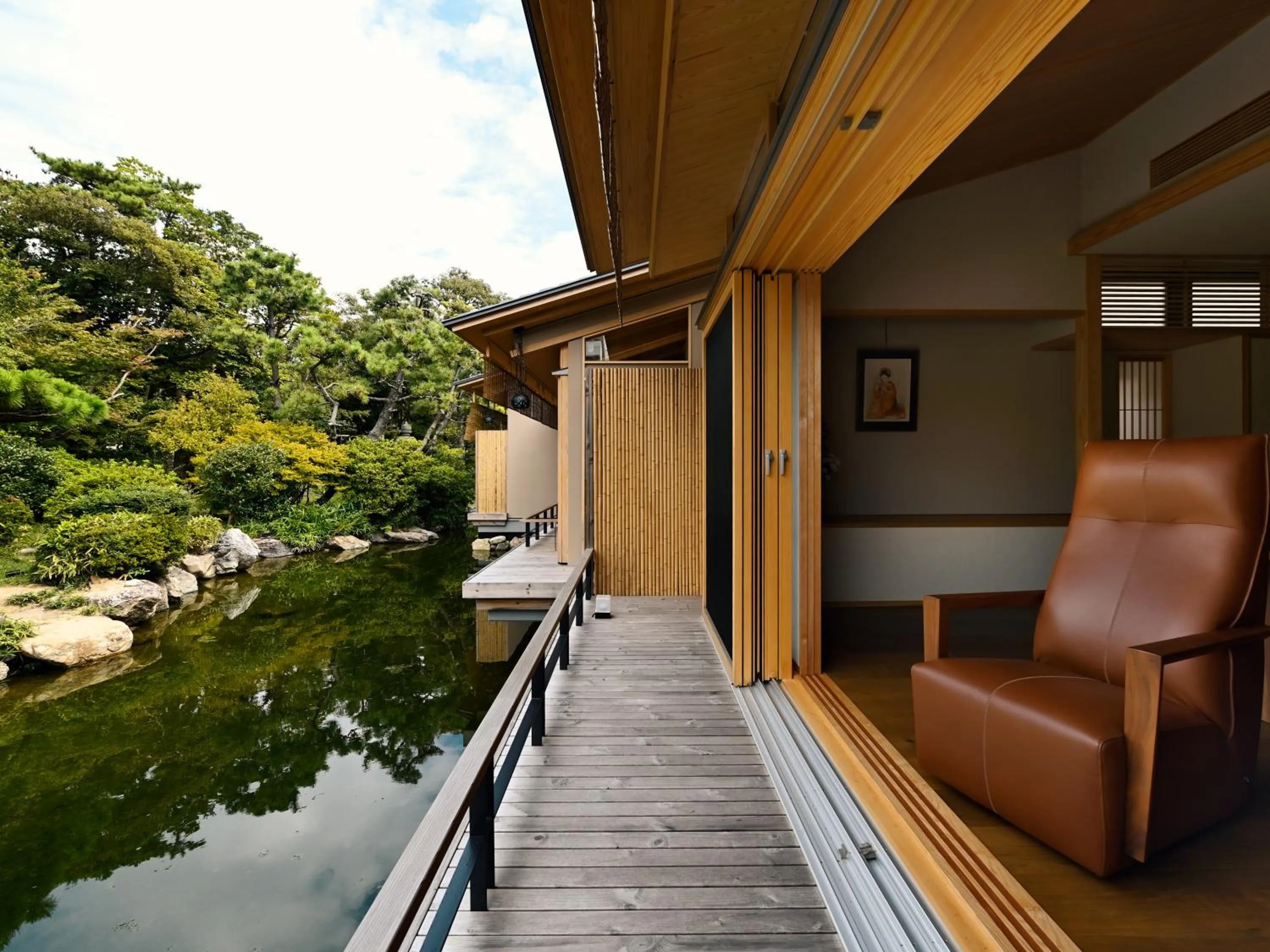 Photo of the whole room in Beniya