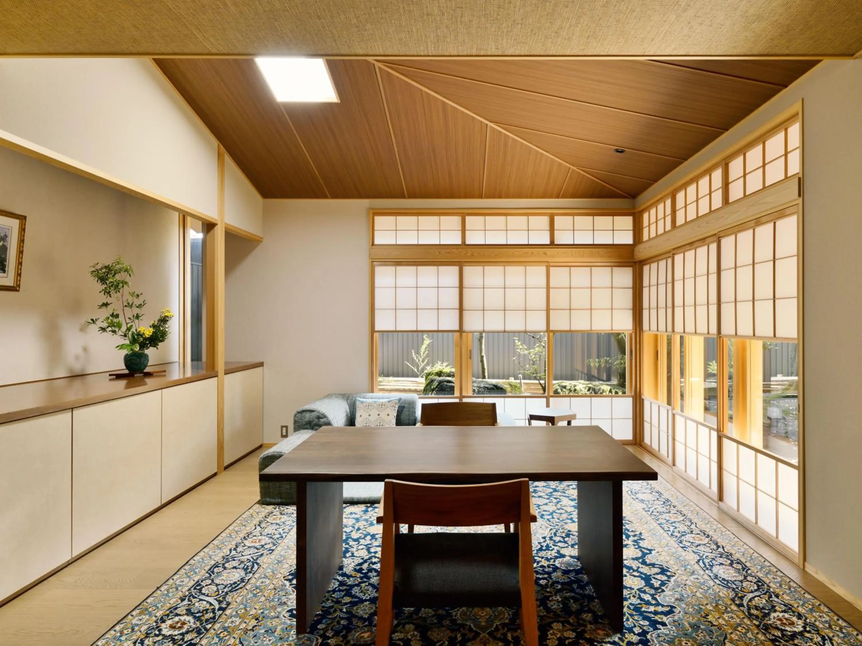 Photo of the whole room in Beniya