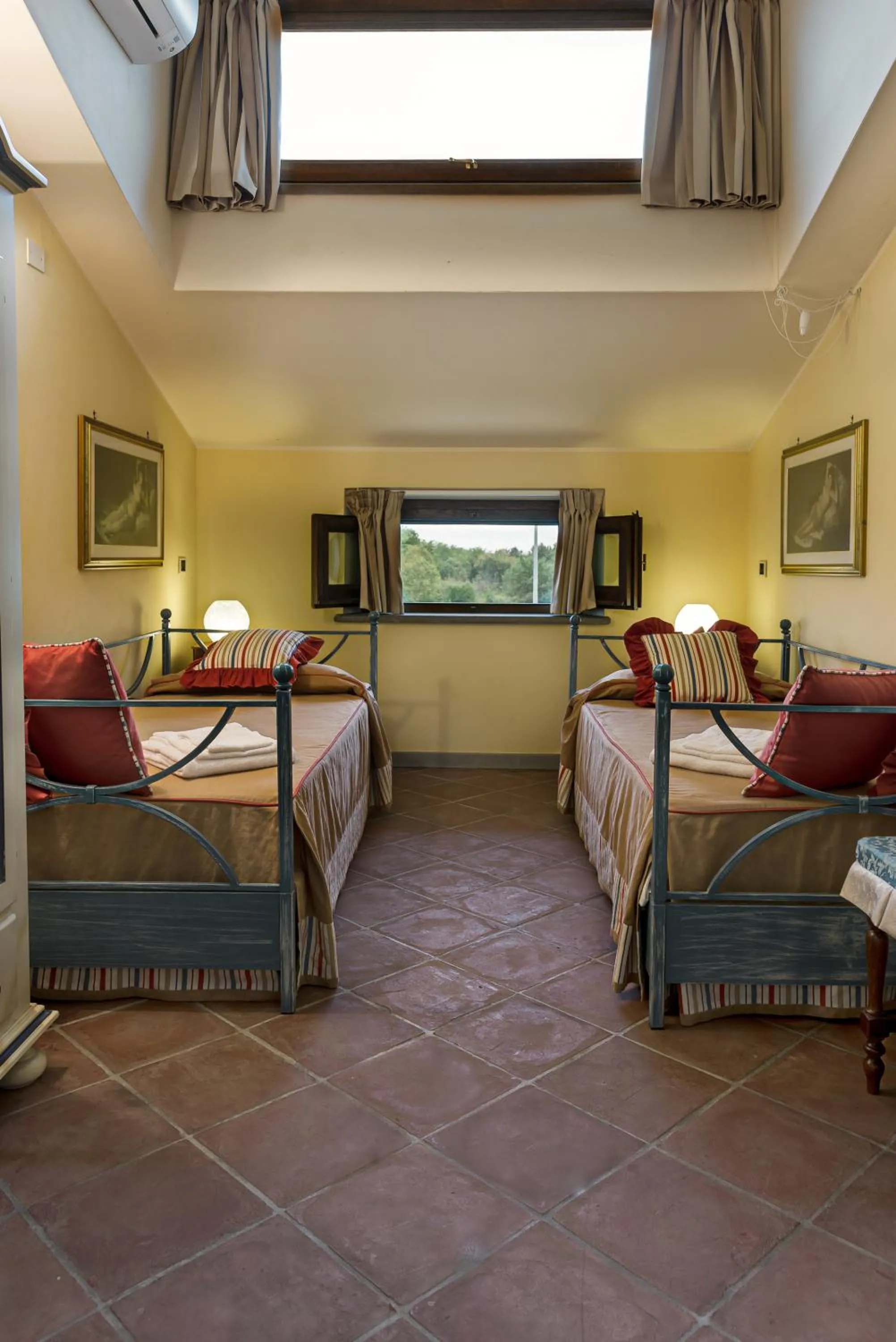 Bedroom, Bed in Villa Colombai