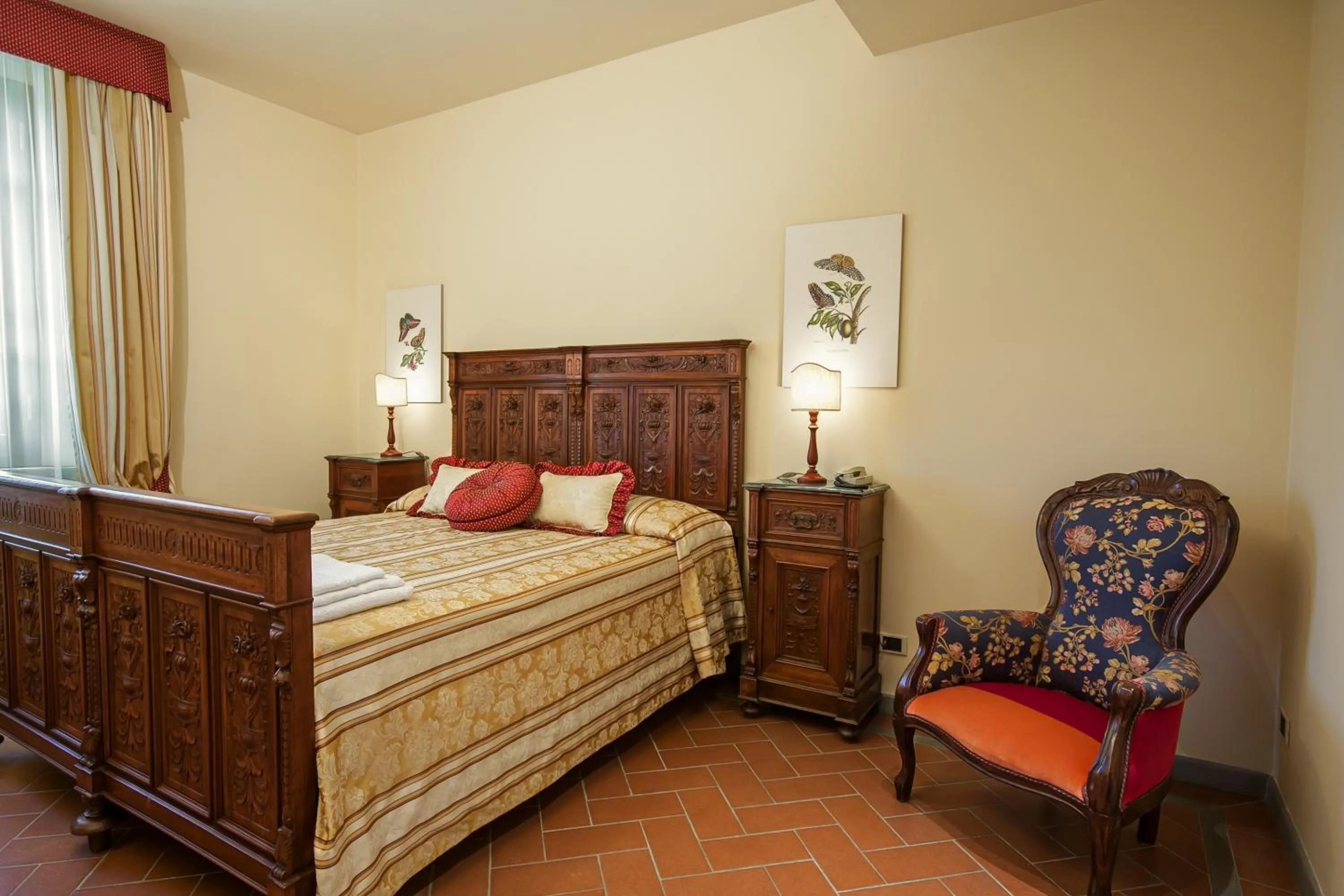 Bedroom, Bed in Villa Colombai