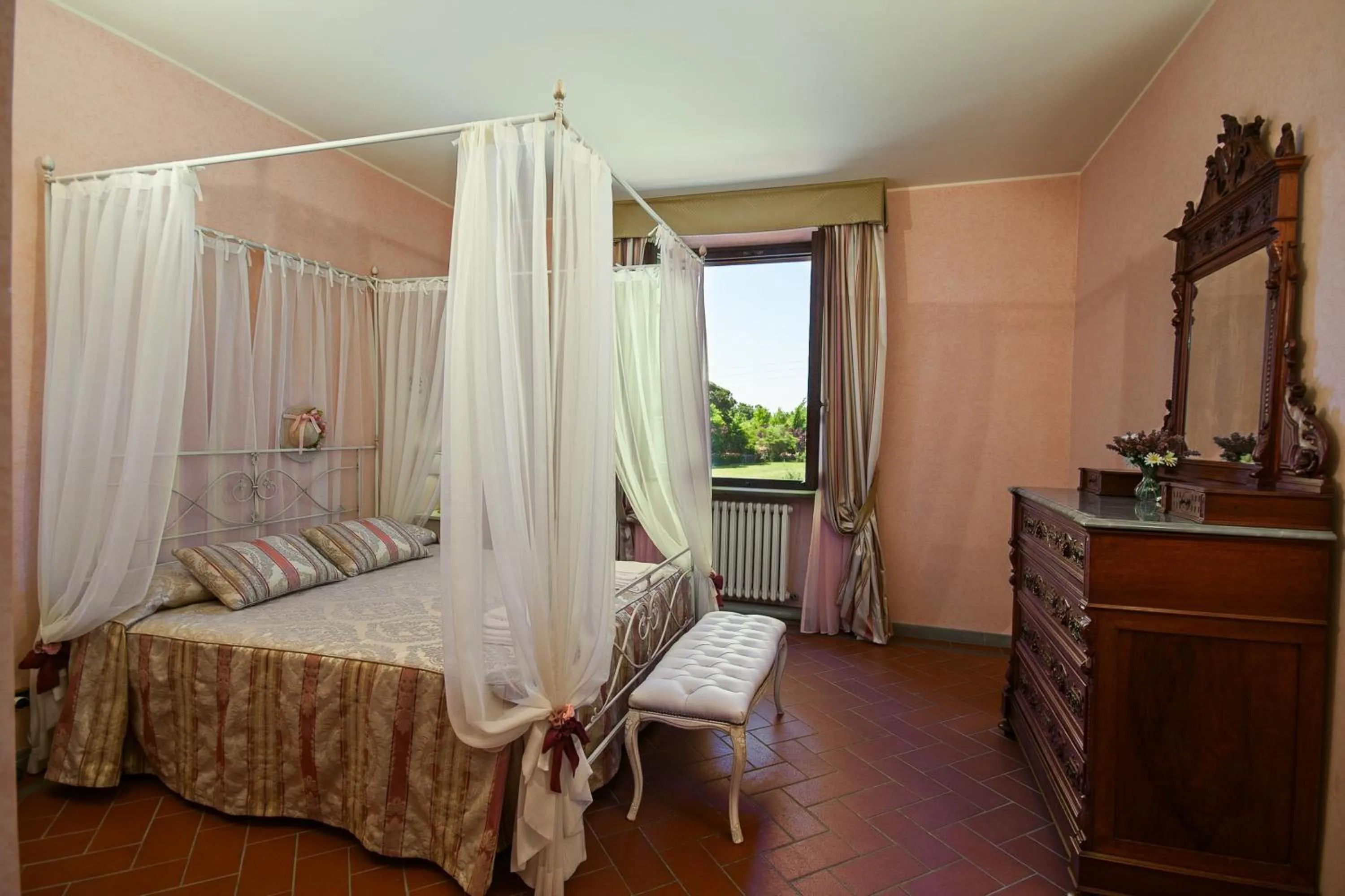 Bedroom, Bed in Villa Colombai