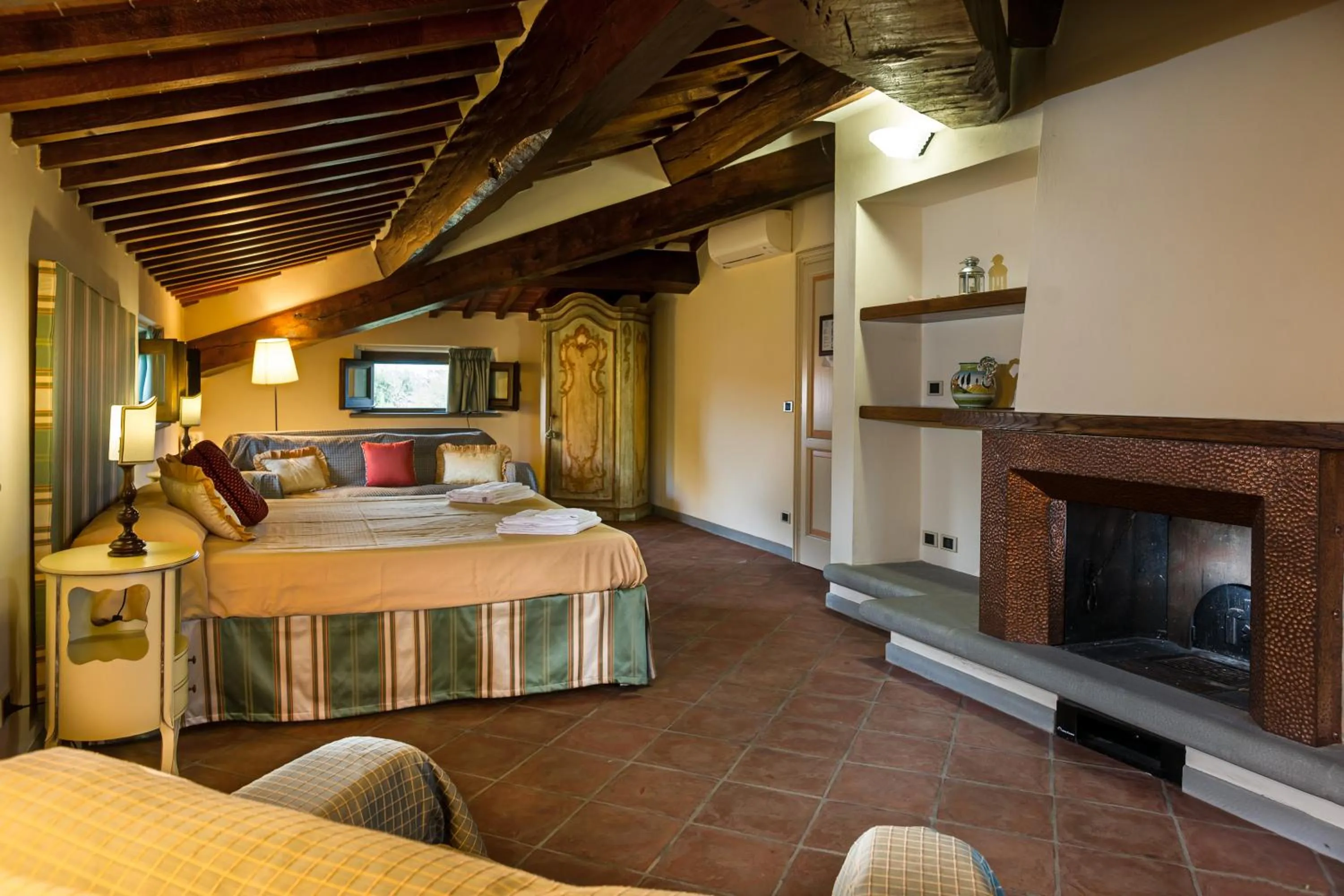 Bedroom, Bed in Villa Colombai