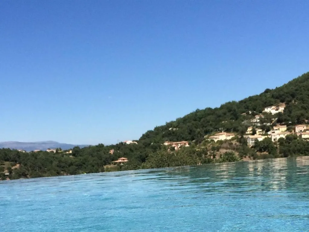 Pool view in Le Mas de la Verrerie