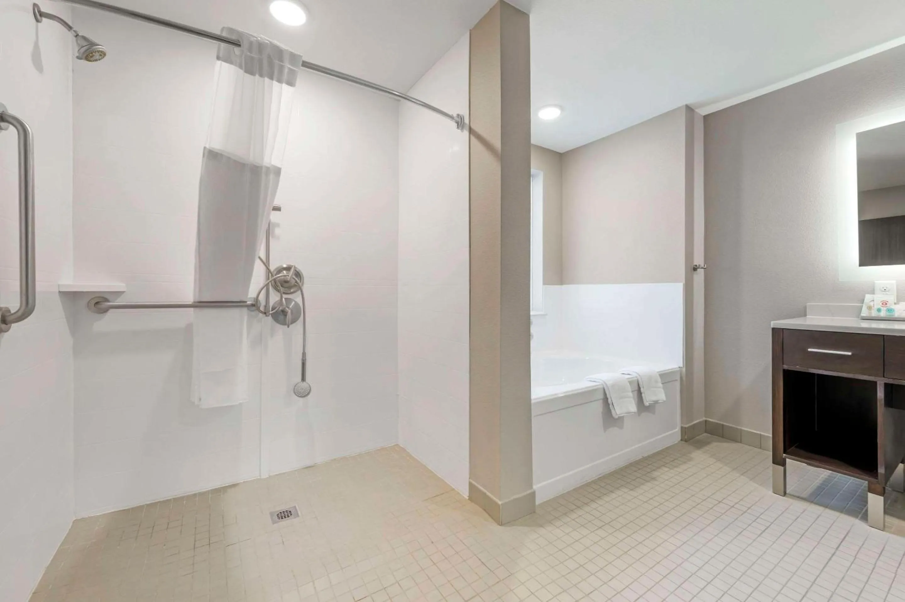 Bedroom in Best Western Plus Louisville North