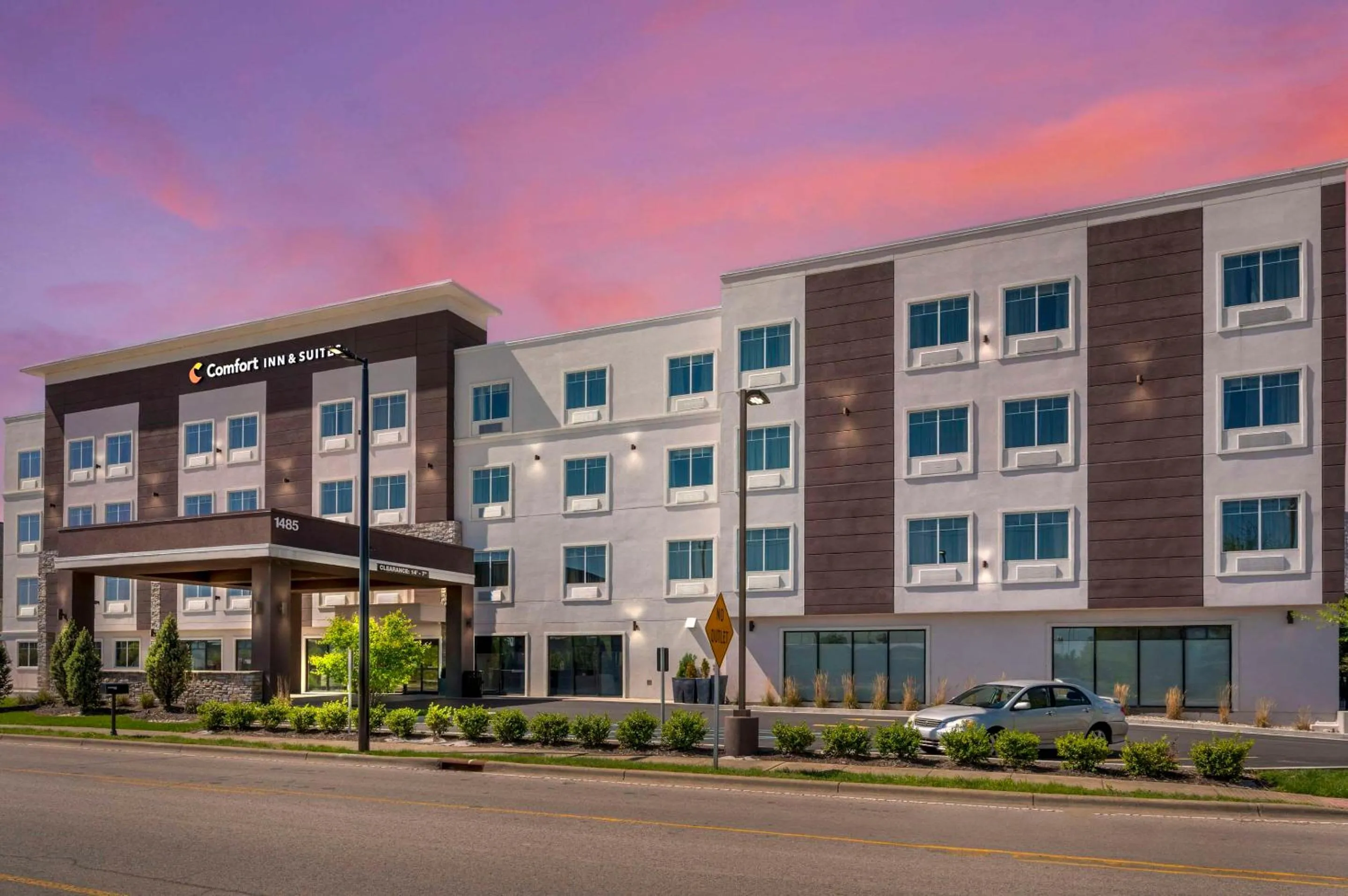 Property building in Best Western Plus Louisville North