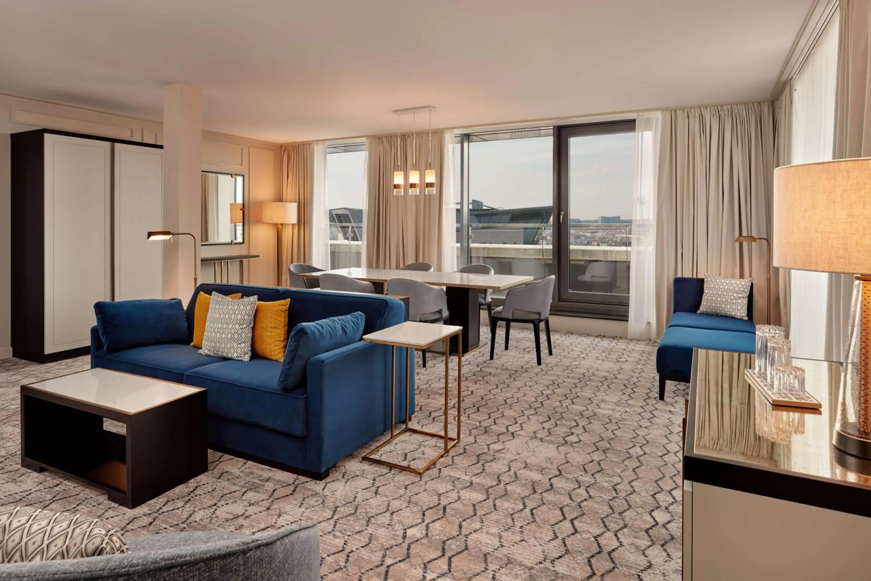 Living room in Hilton Vienna Park