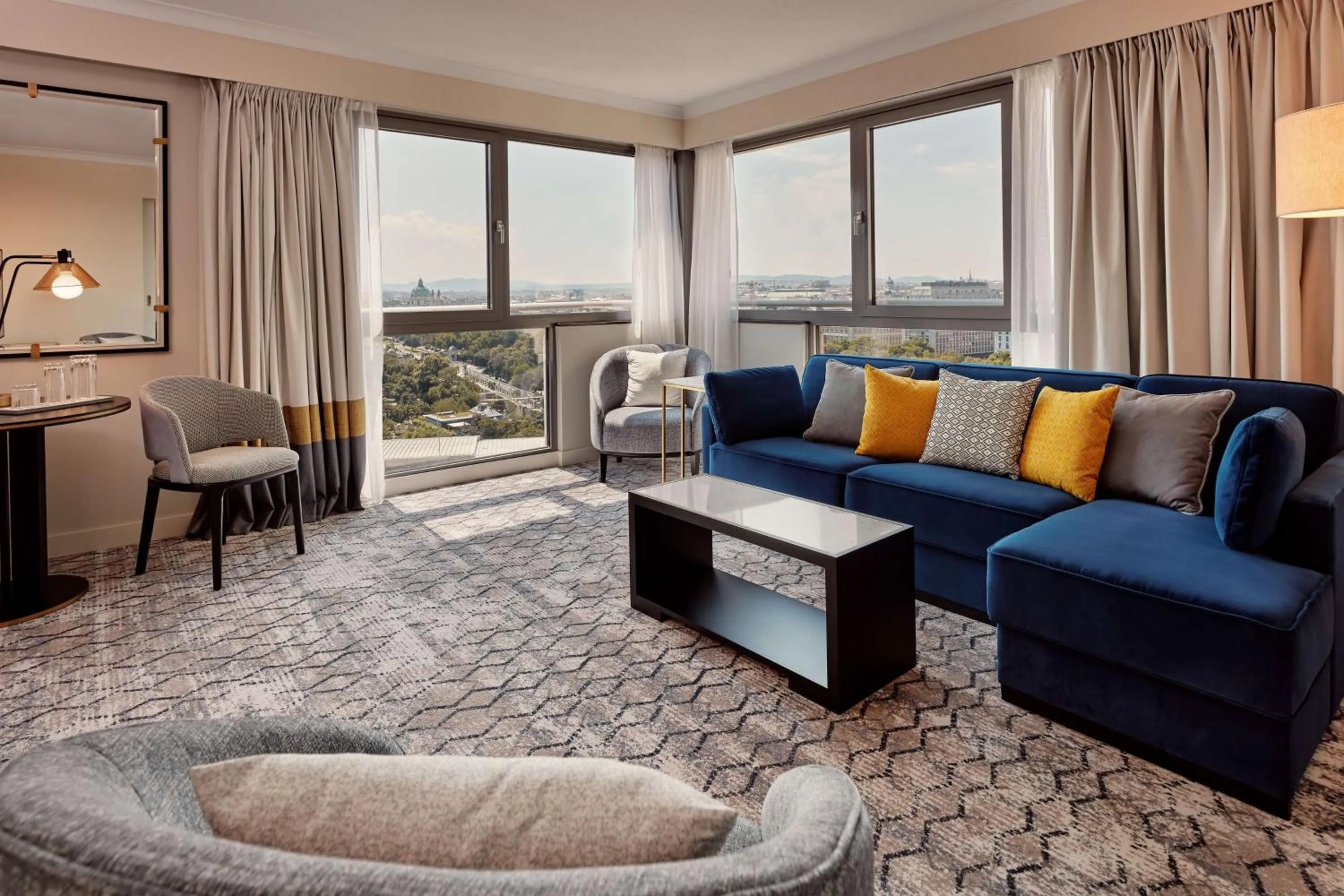 Living room in Hilton Vienna Park