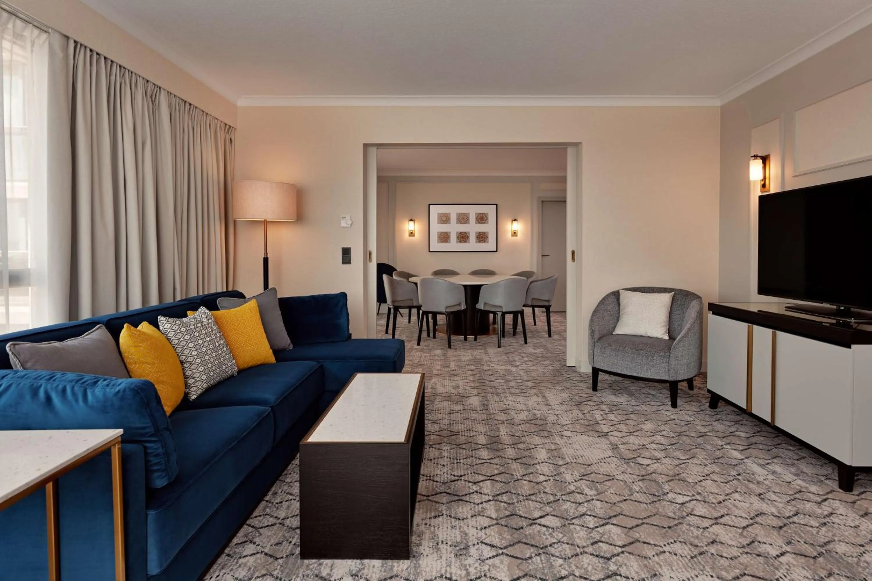 Living room in Hilton Vienna Park