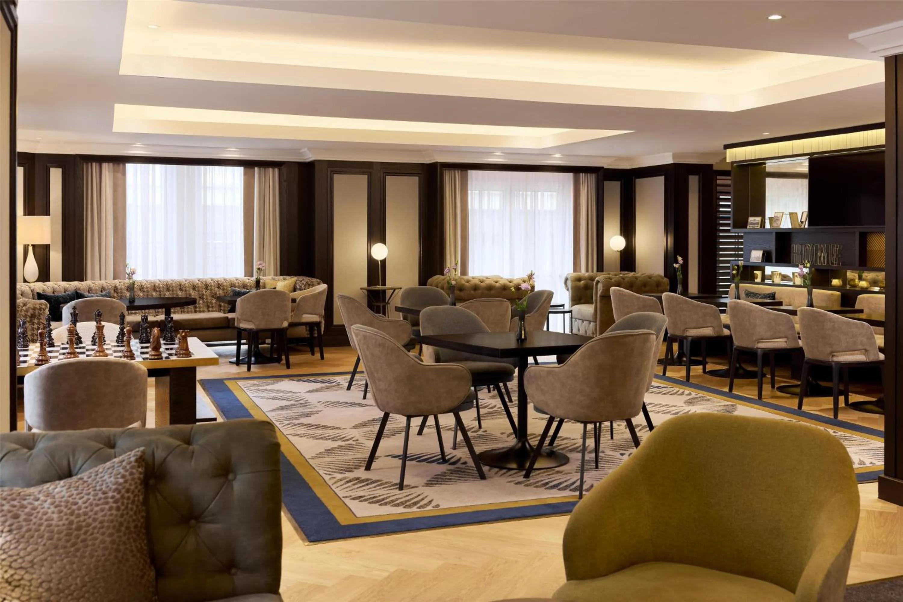 Living room in Hilton Vienna Plaza
